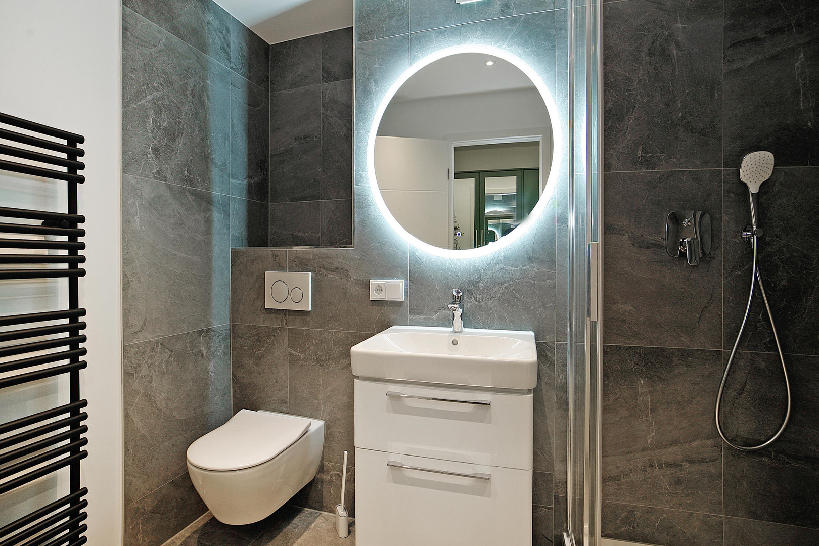 Apartment mit Balkon und EBK - komplett saniert und möbliert – Tettnanger Str. 4, 81243 München(Aubing) – Vorschaubild 6