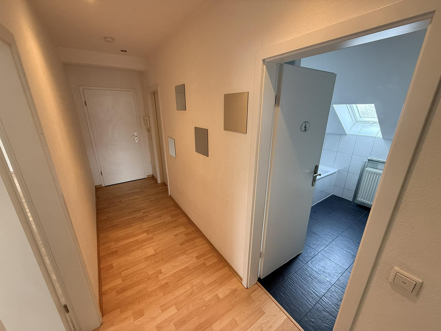 2,5 Zimmer Dachgeschoss-Wohnung in Krefeld-Fischeln - Küche inklusive – Krefeld(Fischeln) – Vorschaubild 3