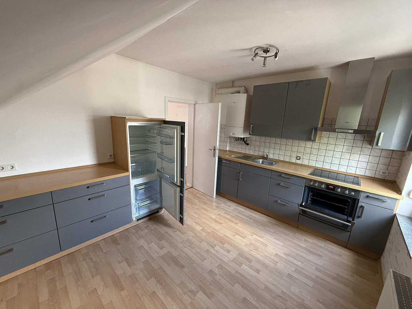 2,5 Zimmer Dachgeschoss-Wohnung in Krefeld-Fischeln - Küche inklusive – Krefeld(Fischeln) – Vorschaubild 2