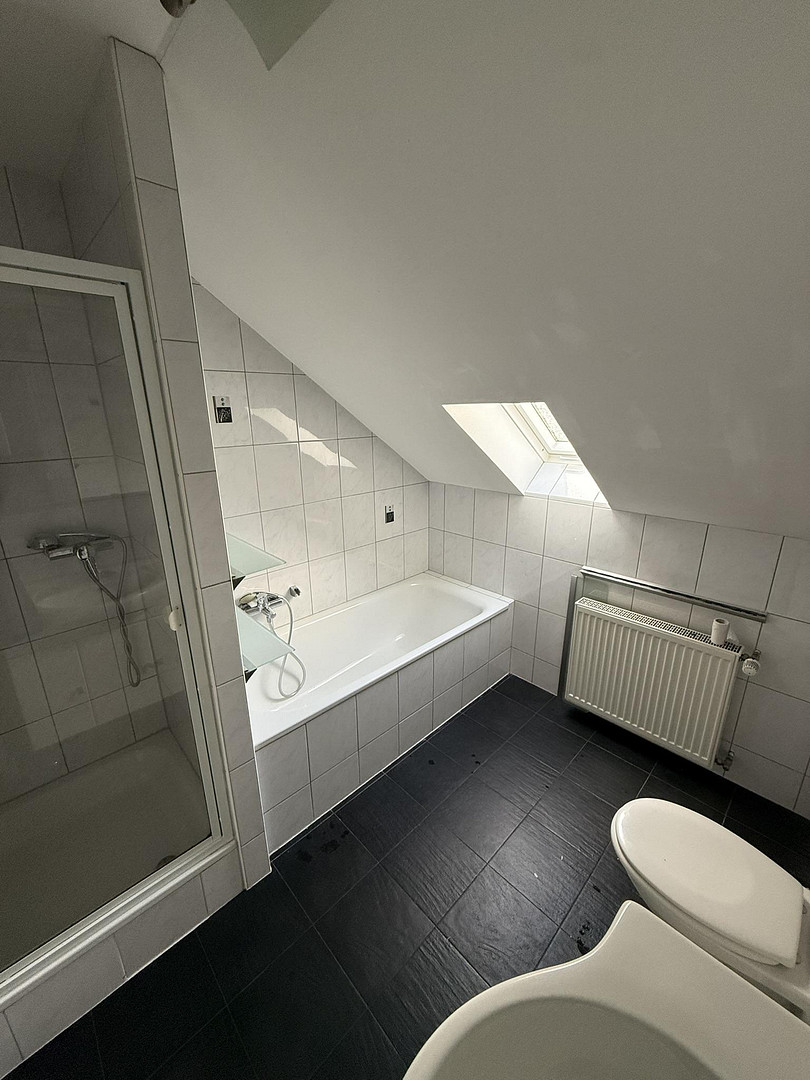 2,5 Zimmer Dachgeschoss-Wohnung in Krefeld-Fischeln - Küche inklusive – Krefeld(Fischeln) – Vorschaubild 4