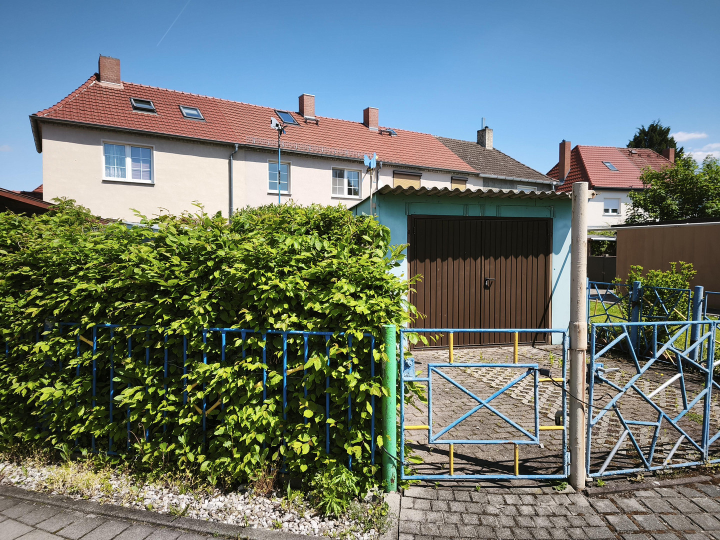 Schönes Reihenhaus in historischer Werkssiedlung Zschornewitz mit Fertigstellungsbedarf – Ringweg 26, 6772 Zschornewitz – Vorschaubild 3