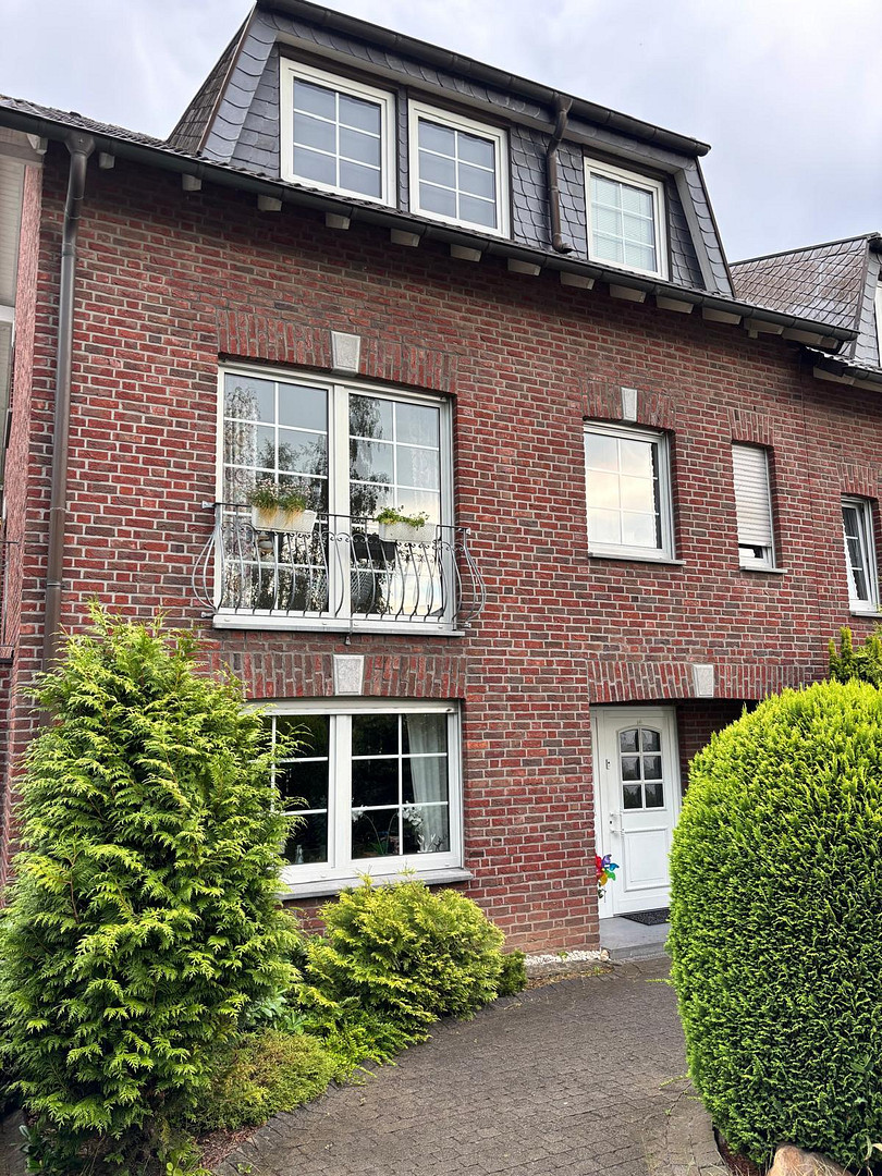 Schönes Reihenendhaus mit Keller in Aachen-Haaren