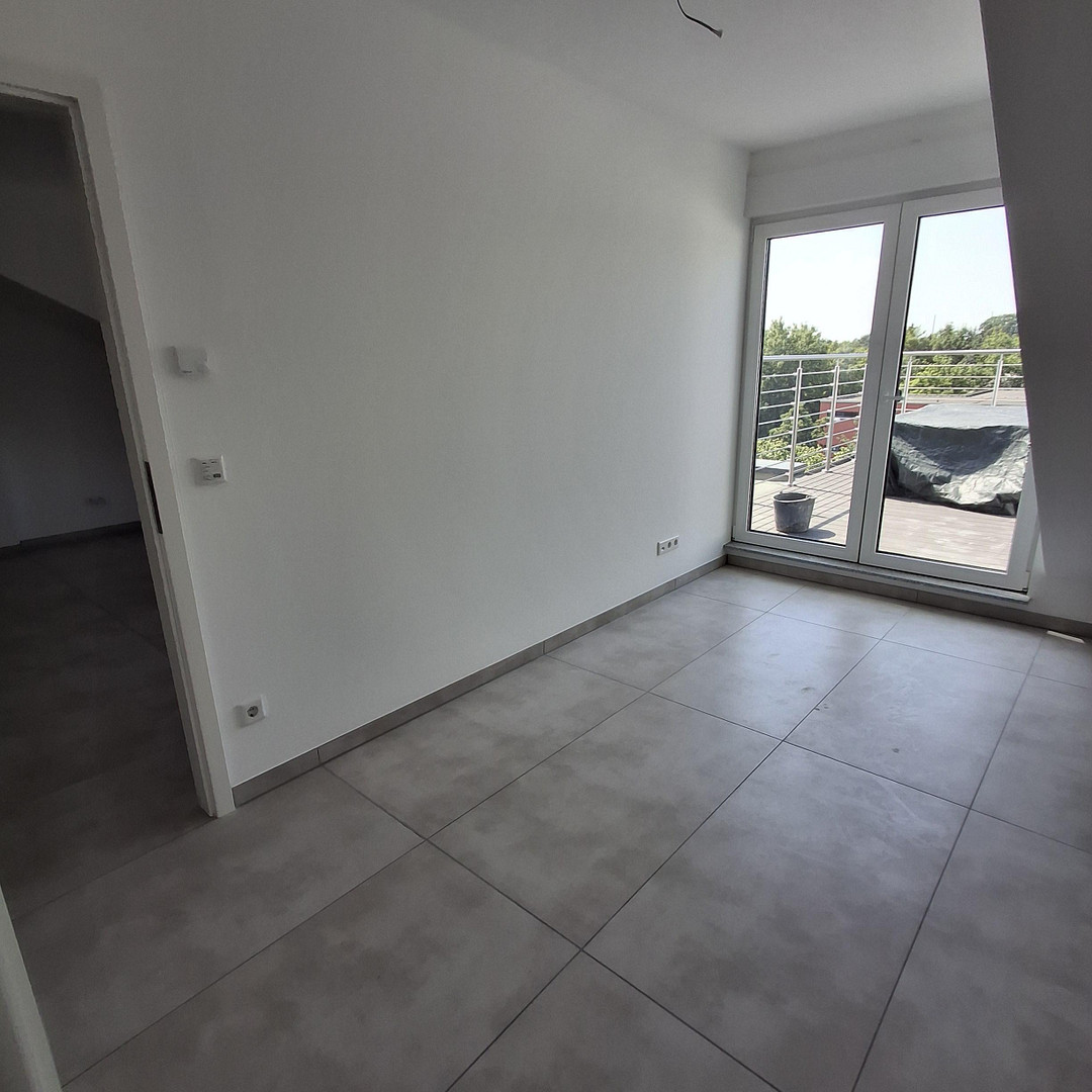 Neubau, 3-Zimmer Dachgeschoss Wohnung mit großer Terrasse – Berliner Str. 911, 51069 Köln(Dünnwald) – Vorschaubild 3