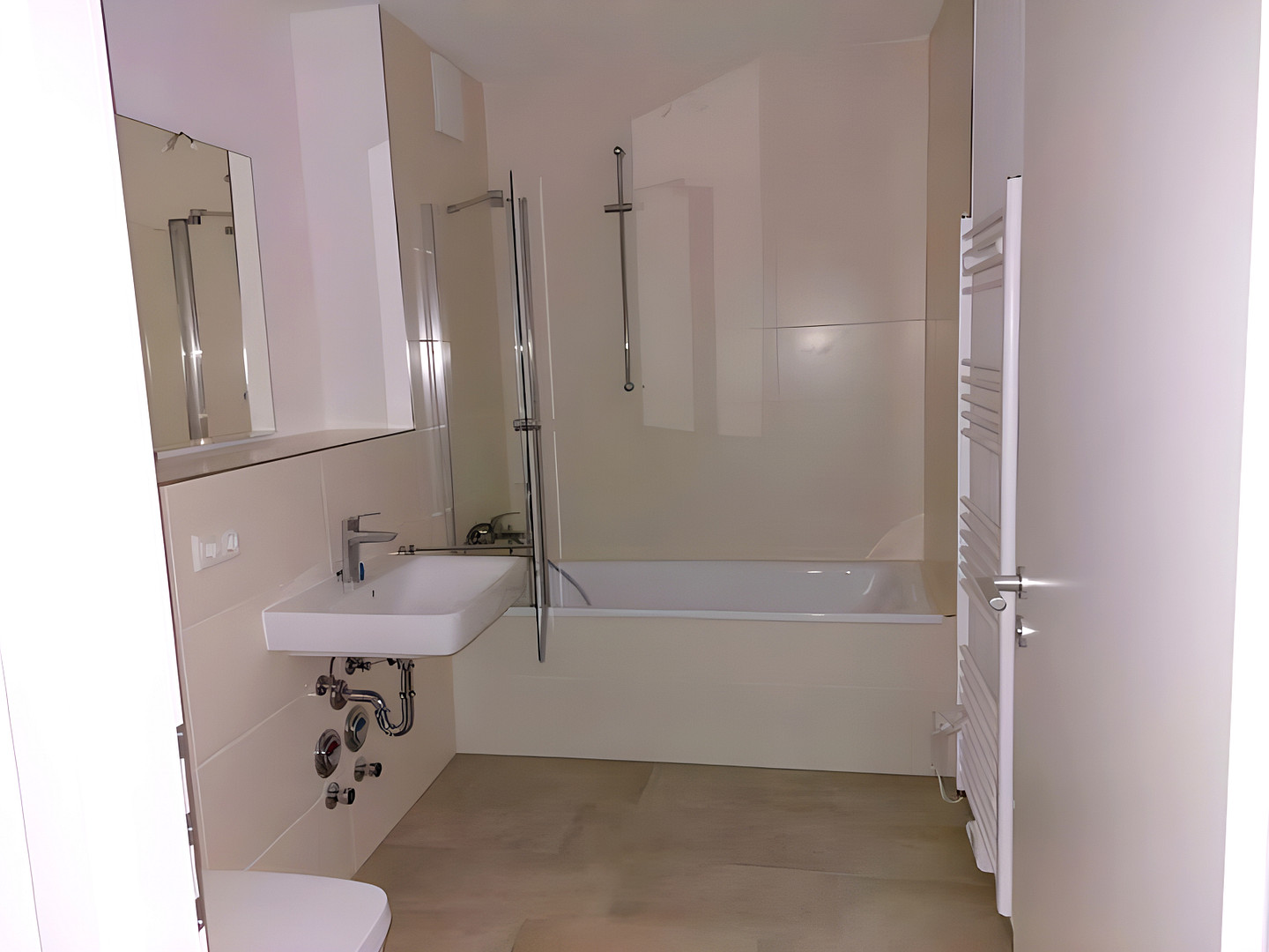 Direkt einziehen! Moderne 2 Zimmer + Süd-West-Balkon, Einbauküche, Wannenbad + Abstellraum, Aufzug – Luruper Hauptstraße 77a, 22547 Hamburg(Lurup) – Vorschaubild 7