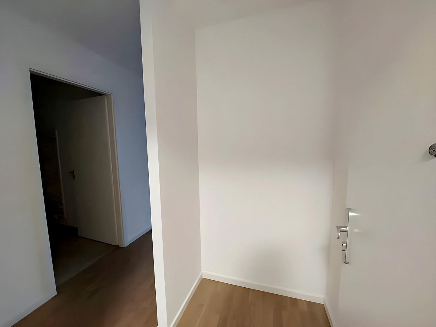 Direkt einziehen! Moderne 2 Zimmer + Süd-West-Balkon, Einbauküche, Wannenbad + Abstellraum, Aufzug – Luruper Hauptstraße 77a, 22547 Hamburg(Lurup) – Vorschaubild 12