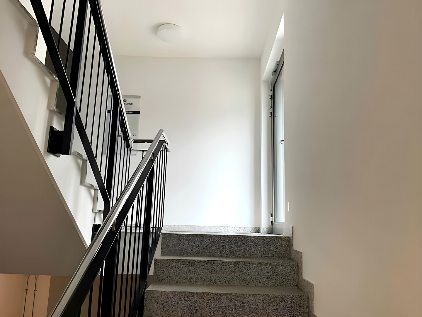 Direkt einziehen! Moderne 2 Zimmer + Süd-West-Balkon, Einbauküche, Wannenbad + Abstellraum, Aufzug – Luruper Hauptstraße 77a, 22547 Hamburg(Lurup) – Vorschaubild 10