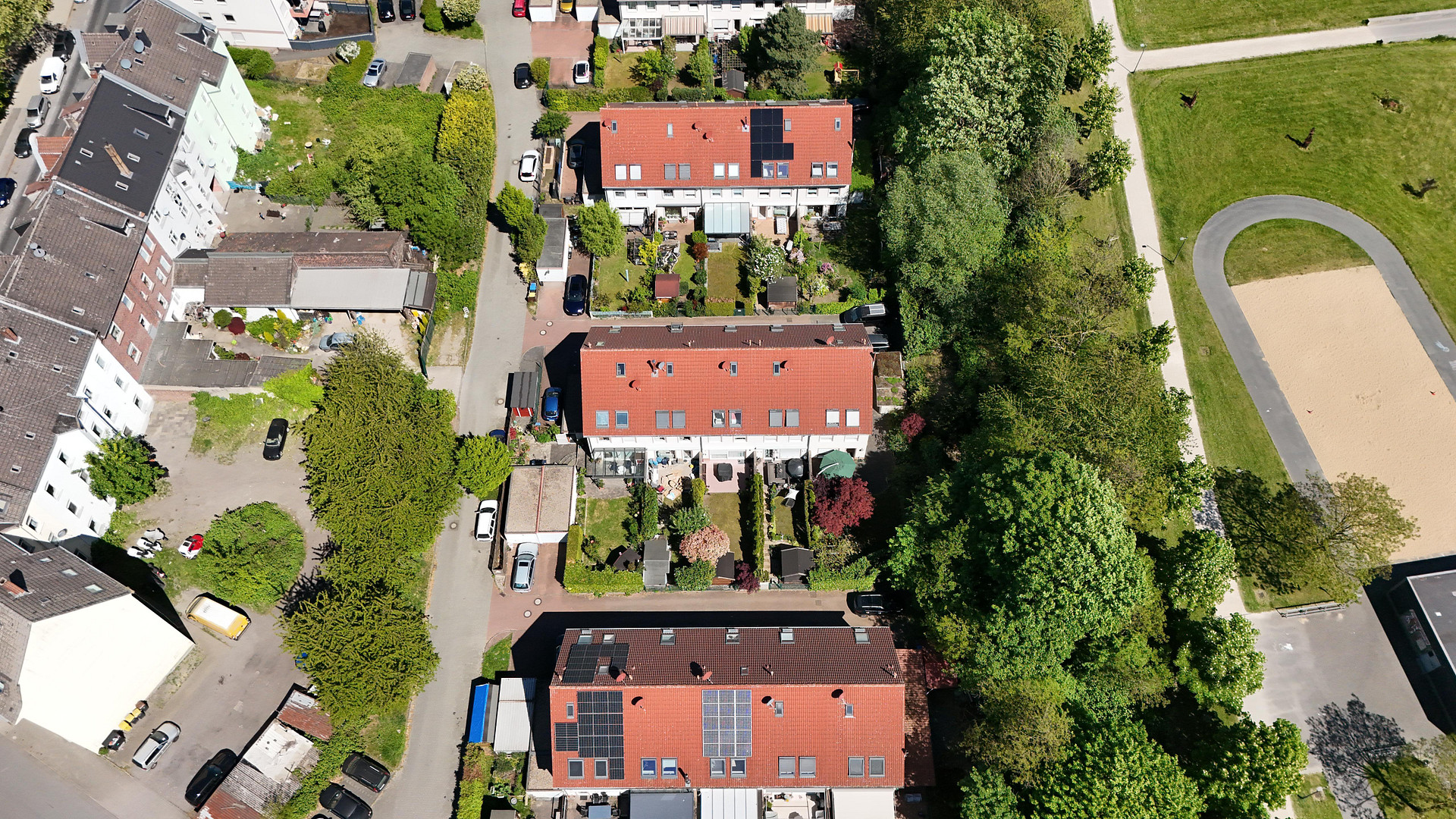 Hier endet der Arbeitsalltag im Pool - RMH mit Bar,Kino & PV-Anlage – Gelsenkirchen – Vorschaubild 19