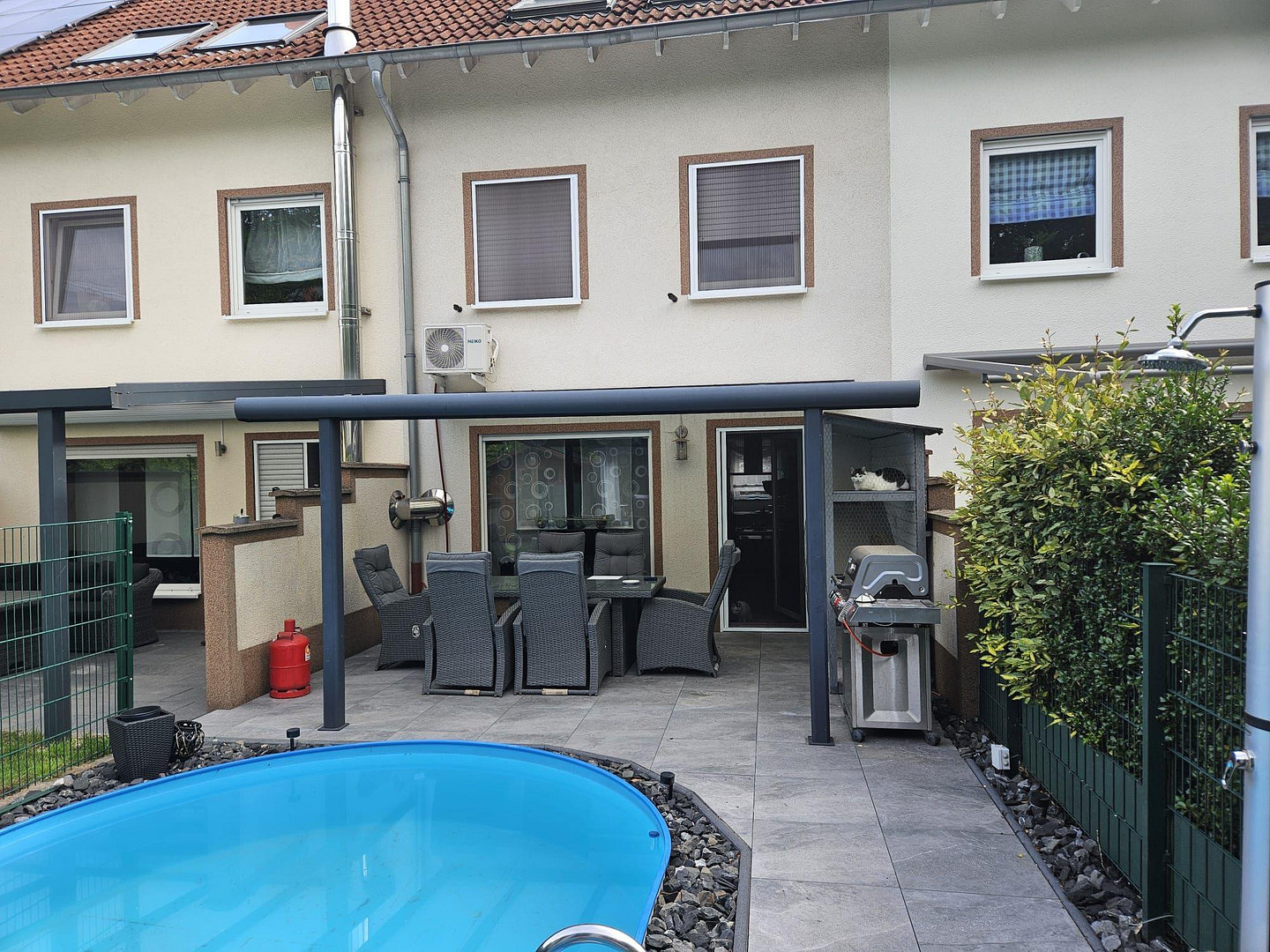 Hier endet der Arbeitsalltag im Pool - RMH mit Bar,Kino & PV-Anlage – Gelsenkirchen – Vorschaubild 13