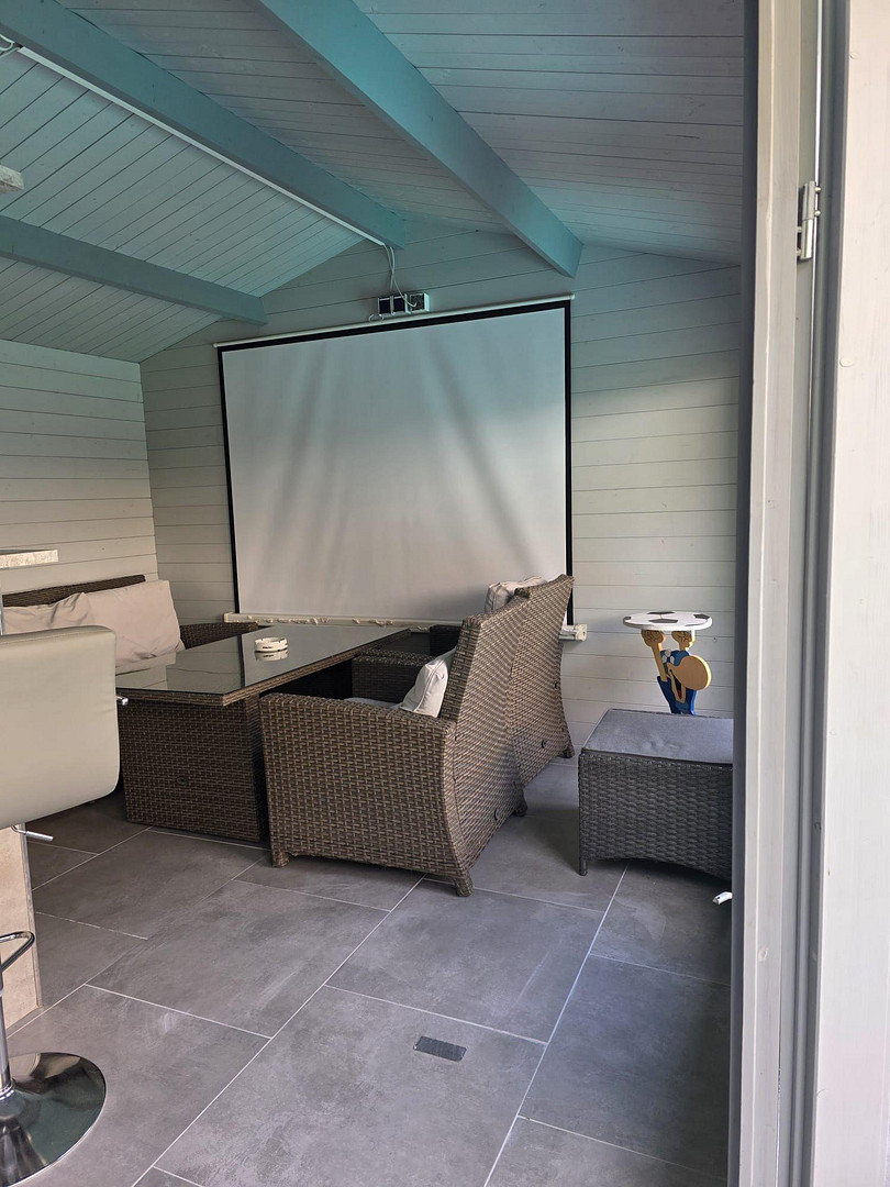 Hier endet der Arbeitsalltag im Pool - RMH mit Bar,Kino & PV-Anlage – Gelsenkirchen – Vorschaubild 14