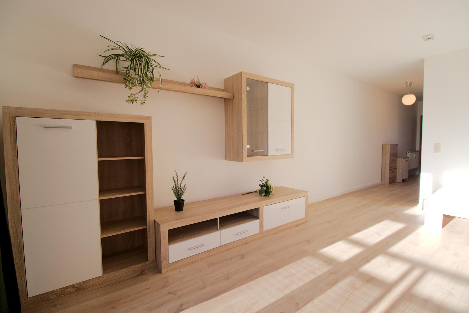 Frisch renovierte und geräumige 1-Zimmer Wohnung mit sehr guter Anbindung