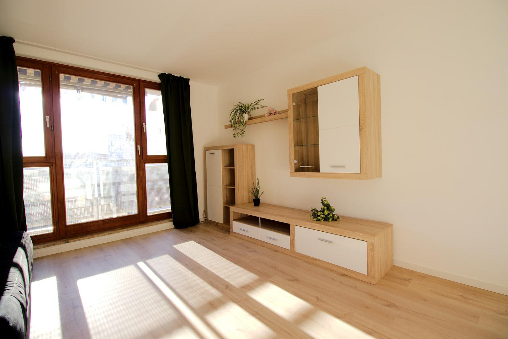 Frisch renovierte und geräumige 1-Zimmer Wohnung mit sehr guter Anbindung – Karolinenstraße 118, 90763 Fürth – Vorschaubild 3