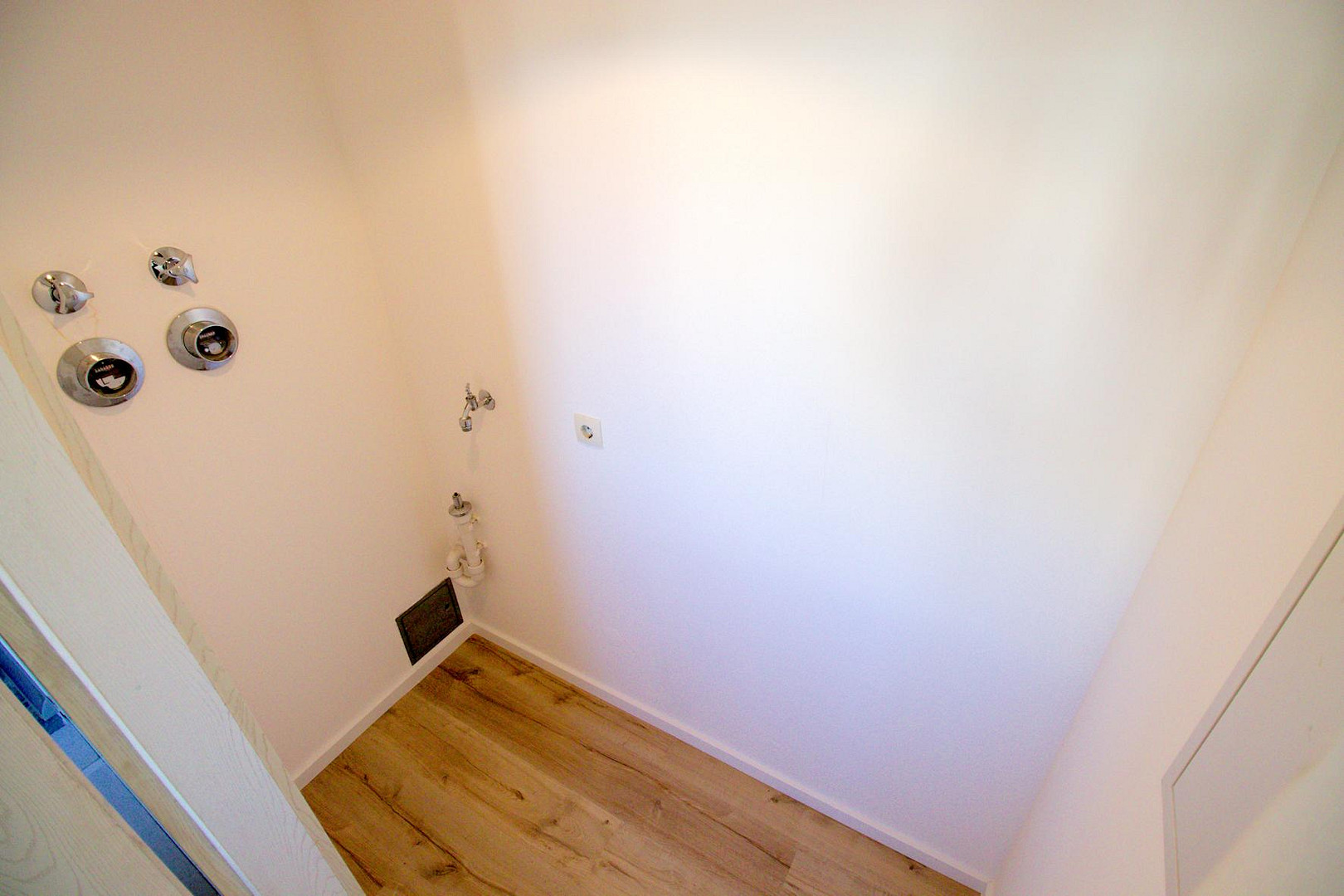 Frisch renovierte und geräumige 1-Zimmer Wohnung mit sehr guter Anbindung – Karolinenstraße 118, 90763 Fürth – Vorschaubild 6