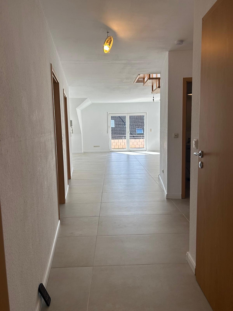 Neuwertige, sehr helle 5 Zimmer Wohnung mit schönem Fernblick – Trier(Tarforst) – Vorschaubild 2
