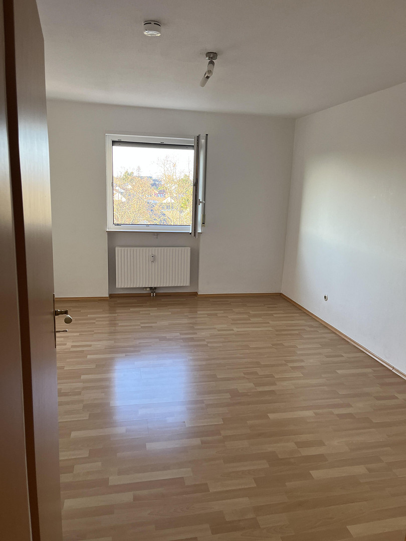 3 Zimmer Wohnung mit Balkon, Fahrstuhl, TG-Stellplatz in Schwetzingen zu vermieten – Schwetzingen – Vorschaubild 4