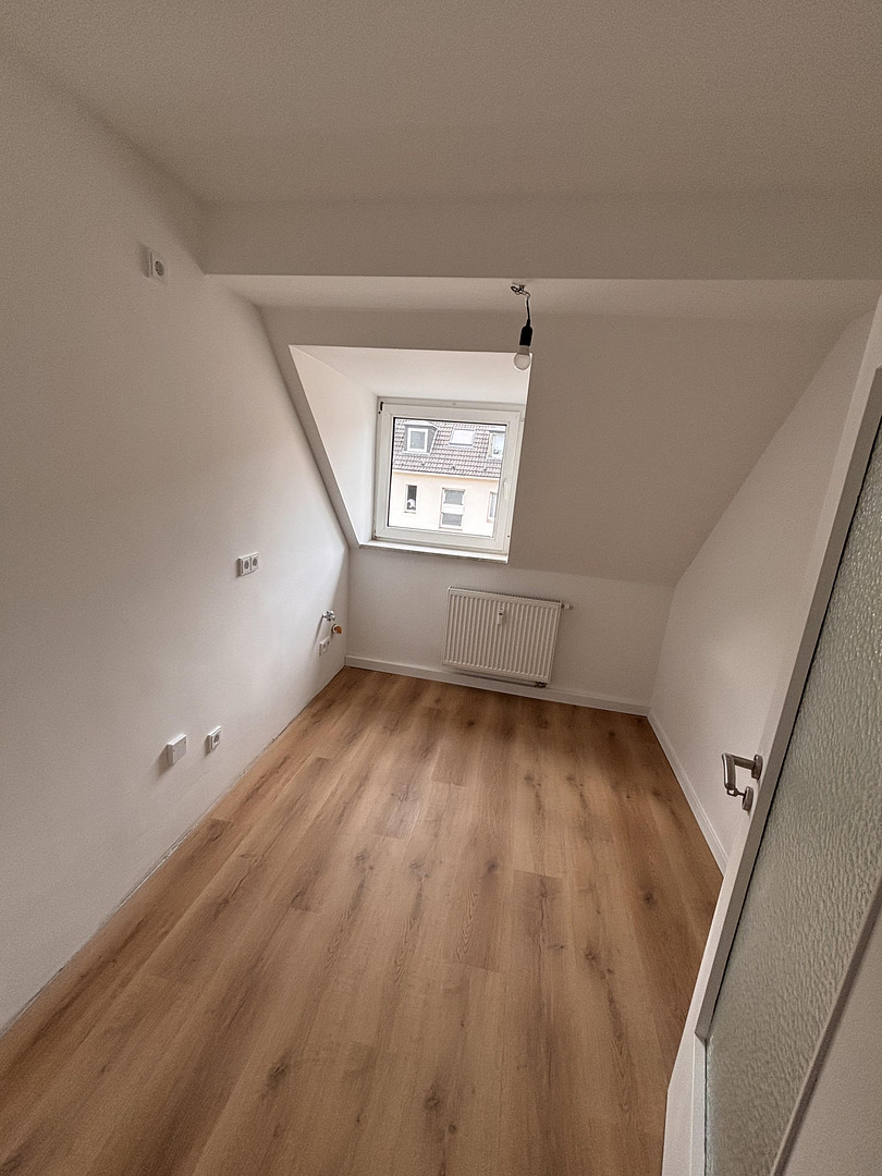 Sanierte Dachgeschoss-Wohnung +  Nutzfläche im Spitzboden in Rüttenscheid – Wusthoffstraße 11, 45131 Essen(Rüttenscheid) – Vorschaubild 9