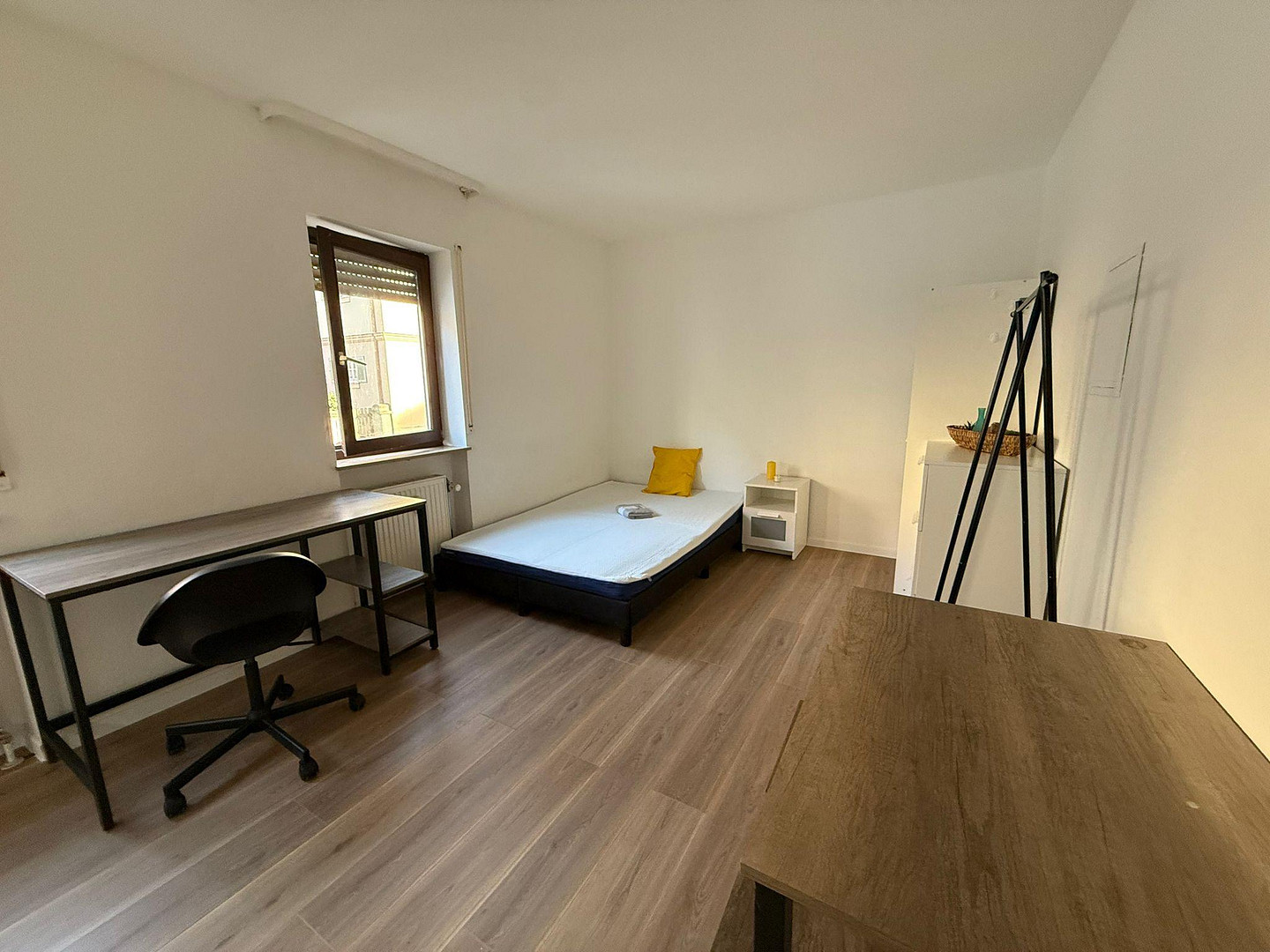 Gemütliche, vollmöblierte 1 Zimmerwohnung in zentraler Lage – Erlangen – Vorschaubild 2
