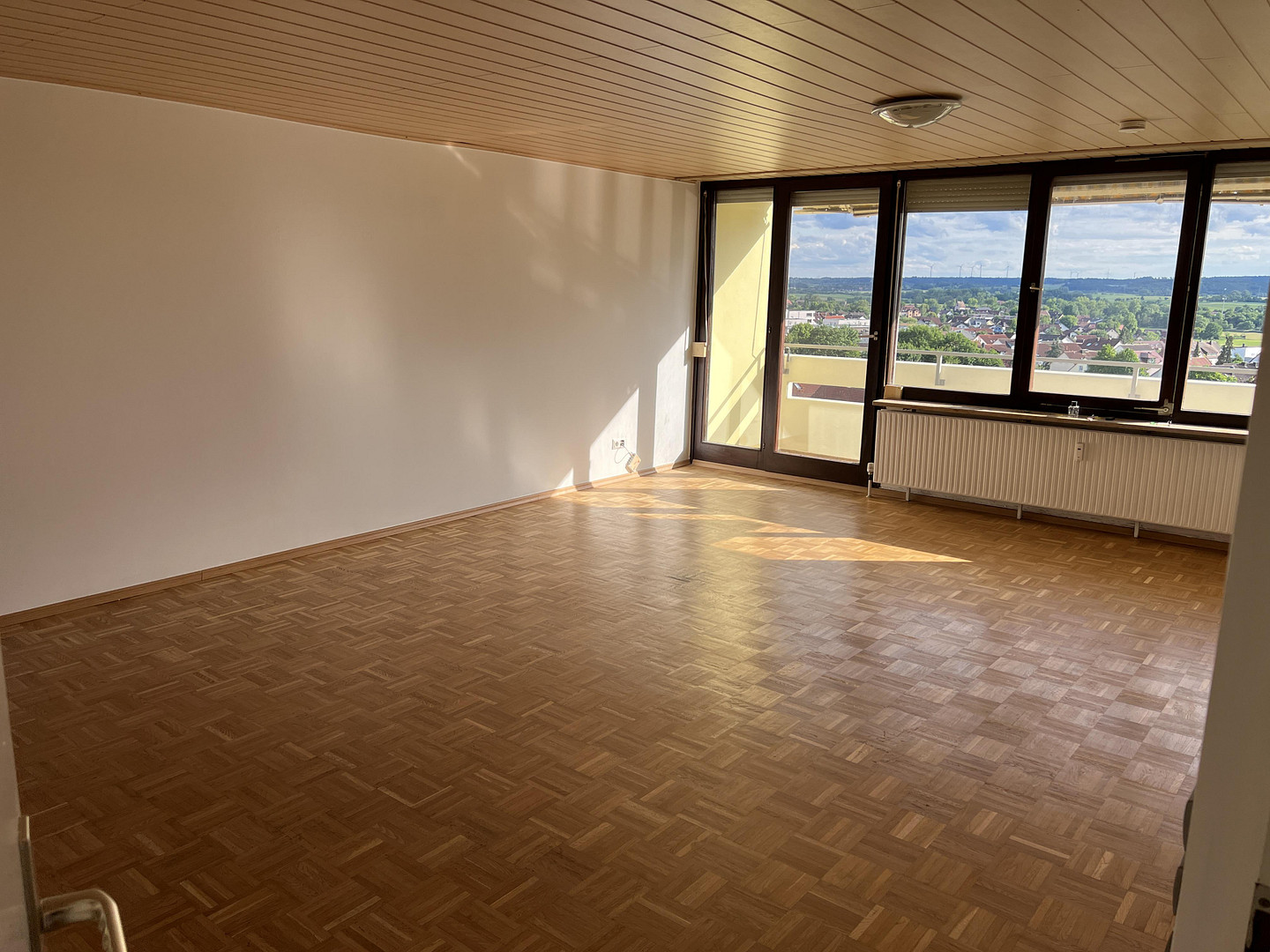 Lichtdurchflutete 4-Zimmer-Wohnung mit Fernblick – Crailsheim – Lerchenstraße 25, 74564 Crailsheim – Vorschaubild 4