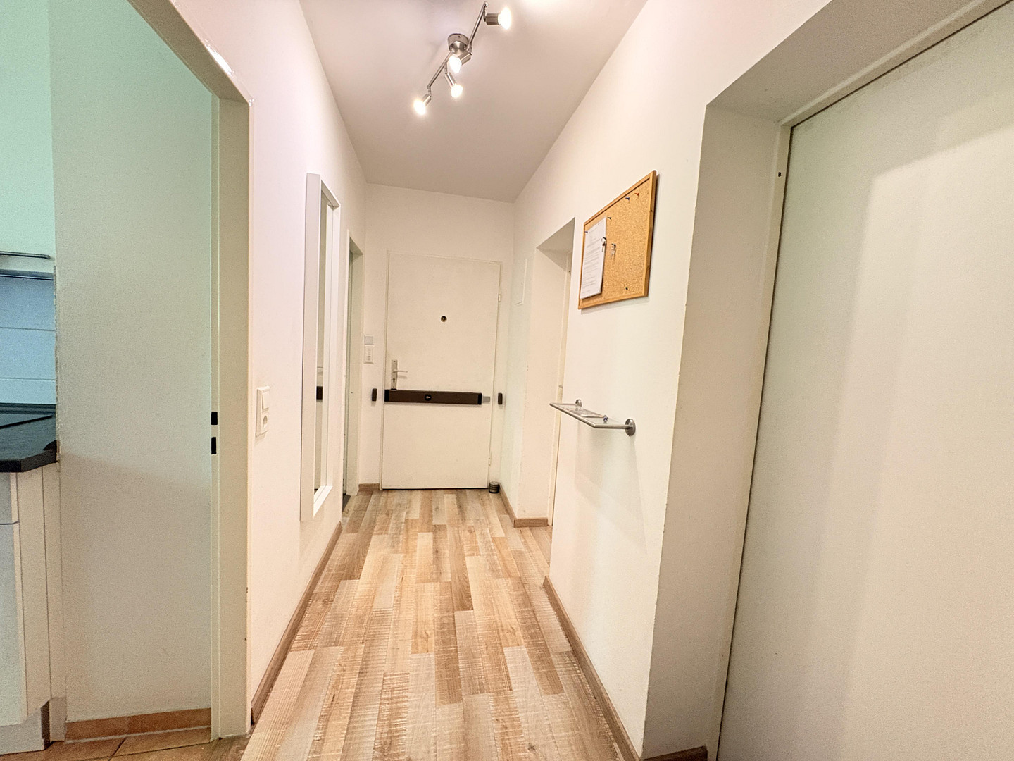 Renditestarke 3 Zimmer-Wohnung mit Balkon in einer sehr guten Lage zu verkaufen – 60528 Frankfurt(Niederrad) – Vorschaubild 2