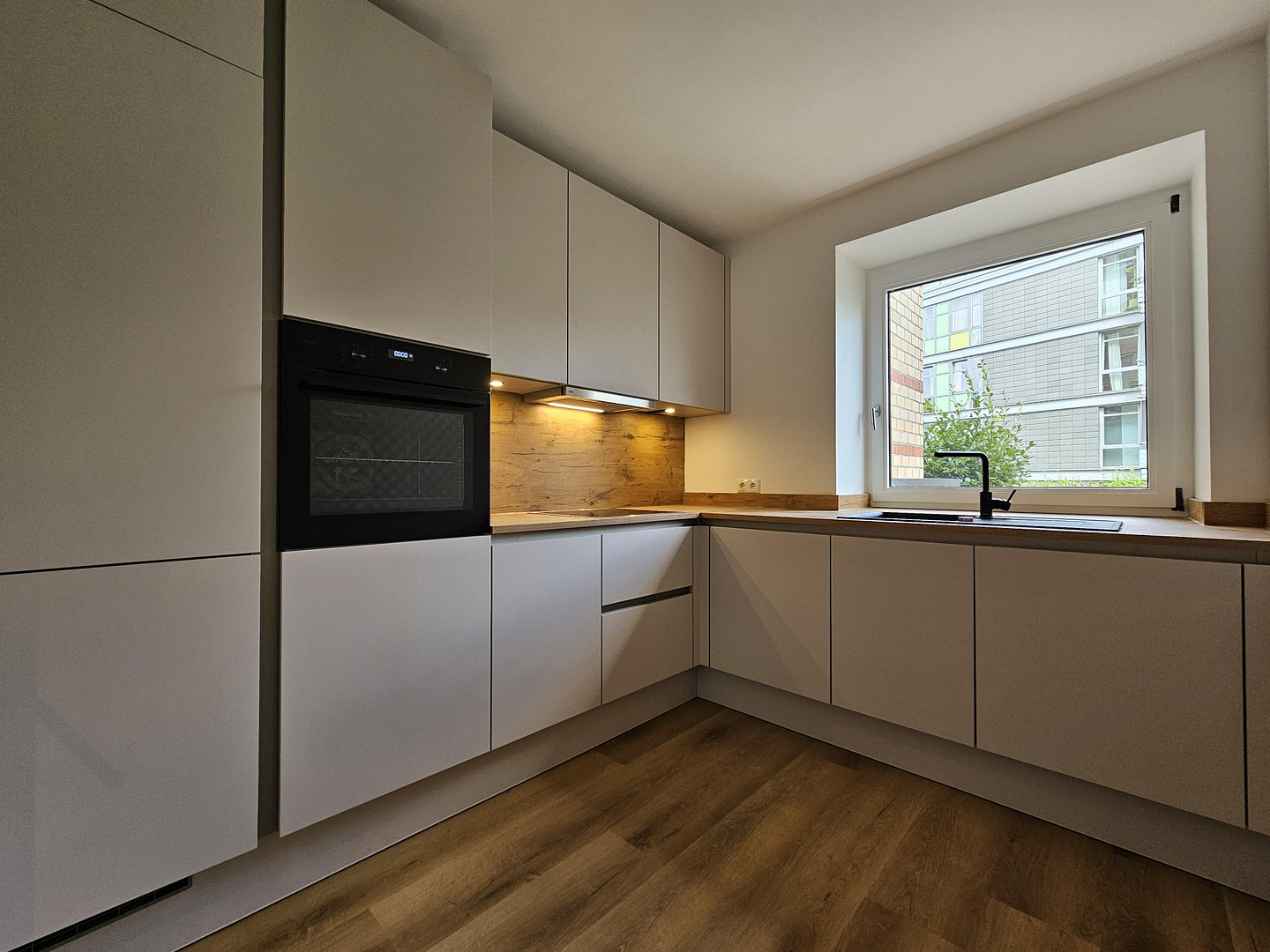 Frisch saniert! 2,5-Zi.-Wohnung mit Südloggia & TG provisionsfrei, Sasel