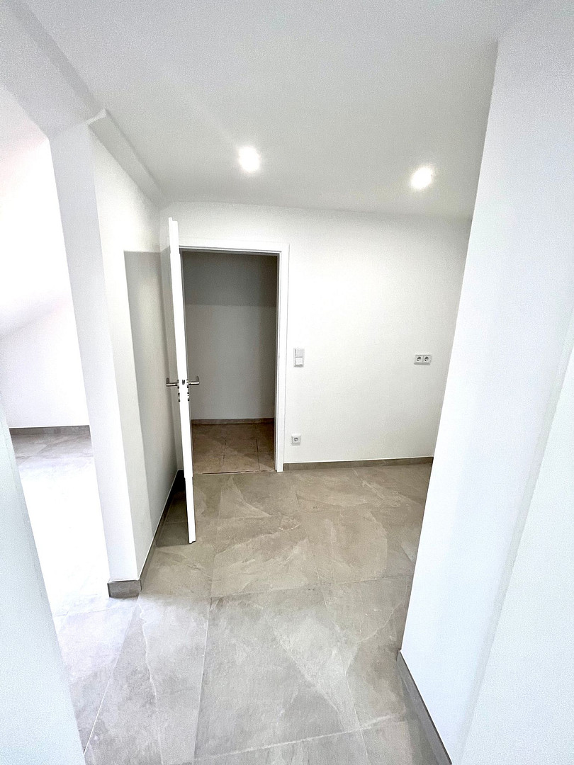 ** 1 von 8 WG-Zimmer ** in einem modernisiertes Reiheneckhaus in Kaufbeuren – Kaufbeuren(Neugablonz) – Vorschaubild 3