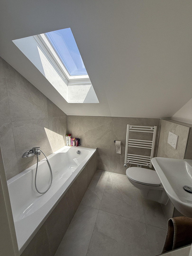 ** 1 von 8 WG-Zimmer ** in einem modernisiertes Reiheneckhaus in Kaufbeuren – Kaufbeuren(Neugablonz) – Vorschaubild 4