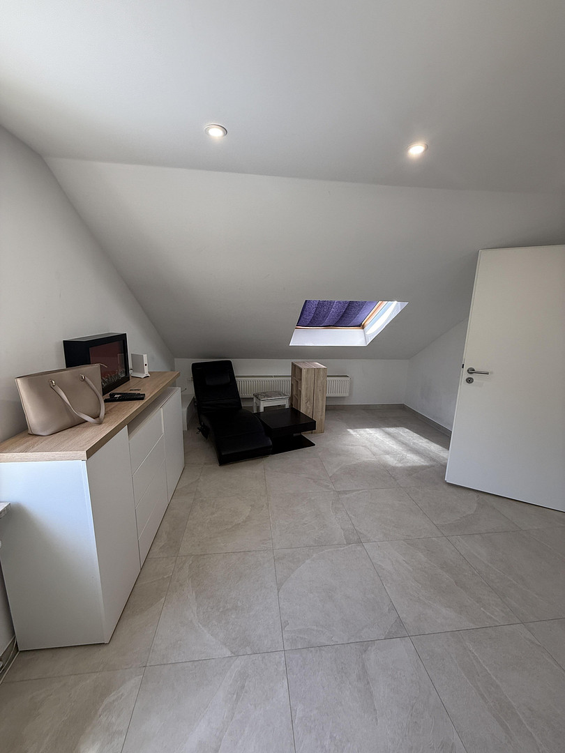** 1 von 8 WG-Zimmer ** in einem modernisiertes Reiheneckhaus in Kaufbeuren – Kaufbeuren(Neugablonz) – Vorschaubild 2