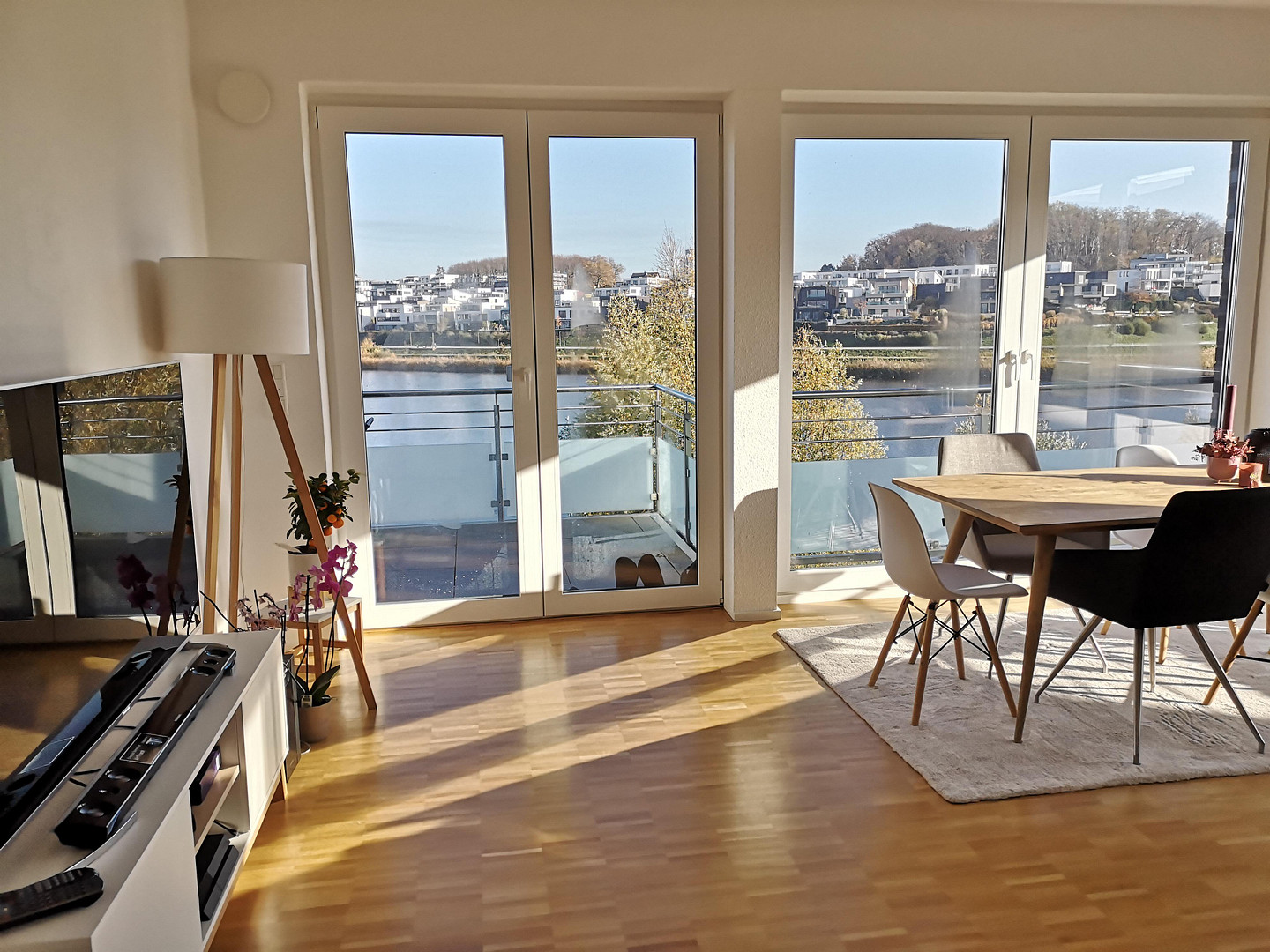 Exklusive 3,5 Zimmer Wohnung, Phoenixsee 1. Reihe, frontale Seesicht – Dortmund(Hörde) – Vorschaubild 5