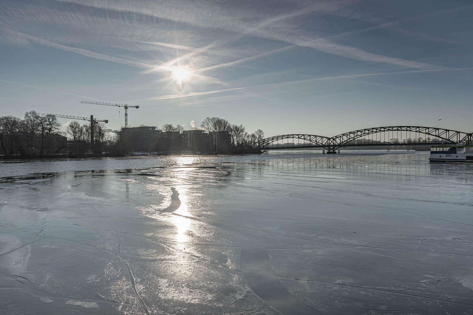 2-Zimmer-Wohnung mit Terrasse in der Lage direkt am Wasser in Berlin-Spandau – Parkstr. 8, 13585 Berlin(Hakenfelde) – Vorschaubild 14