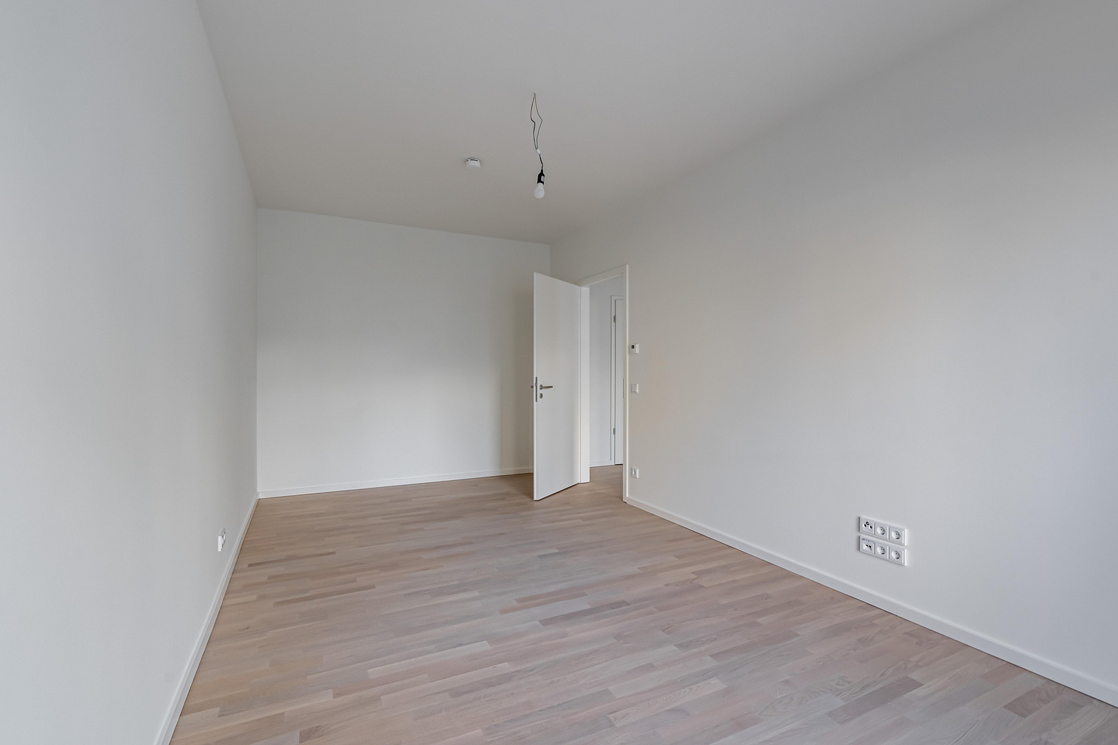 2-Zimmer-Wohnung mit Terrasse in der Lage direkt am Wasser in Berlin-Spandau – Parkstr. 8, 13585 Berlin(Hakenfelde) – Vorschaubild 4