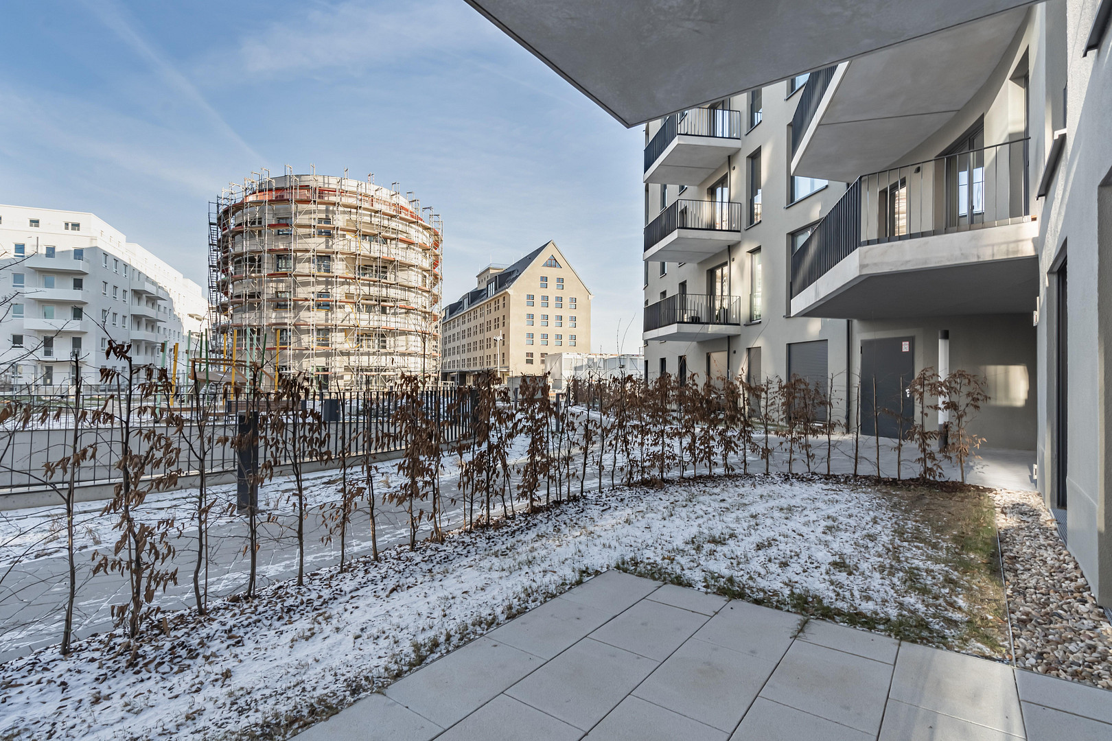 2-Zimmer-Wohnung mit Terrasse in der Lage direkt am Wasser in Berlin-Spandau – Parkstr. 8, 13585 Berlin(Hakenfelde) – Vorschaubild 9