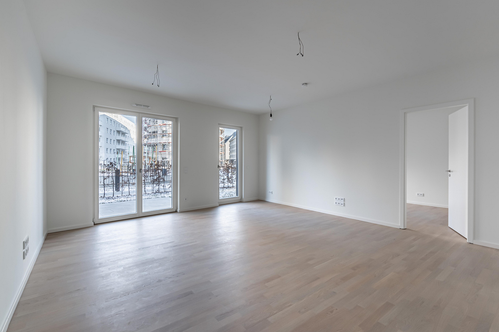 2-Zimmer-Wohnung mit Terrasse in der Lage direkt am Wasser in Berlin-Spandau – Parkstr. 8, 13585 Berlin(Hakenfelde) – Vorschaubild 3