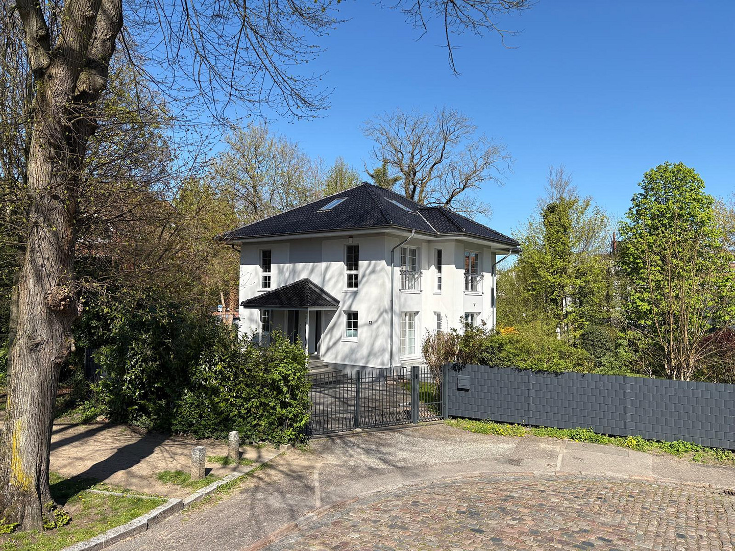 Stadtvilla in grüner Oase im Zentrum Neumünsters – Hinter der Kirche 12, 24534 Neumünster – Vorschaubild 2