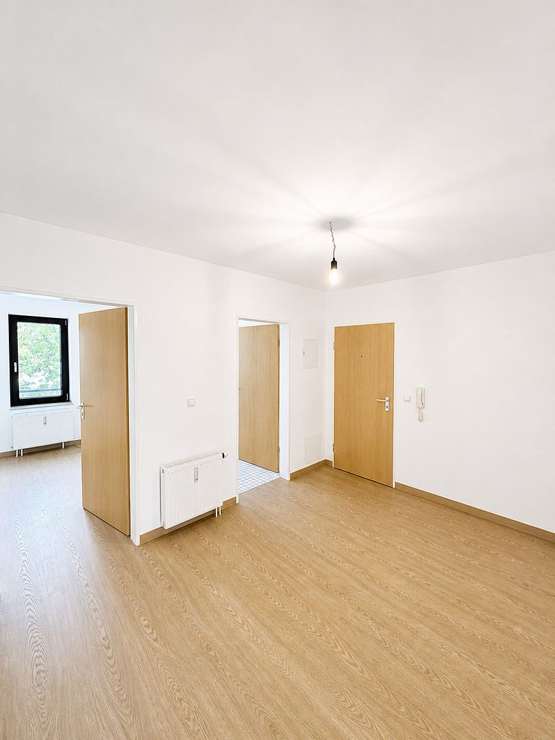 Helle, renovierte 2,5-Zimmer-Wohnung mit Südbalkon in -Moosach – RESERVIERT! – München(Moosach) – Vorschaubild 3