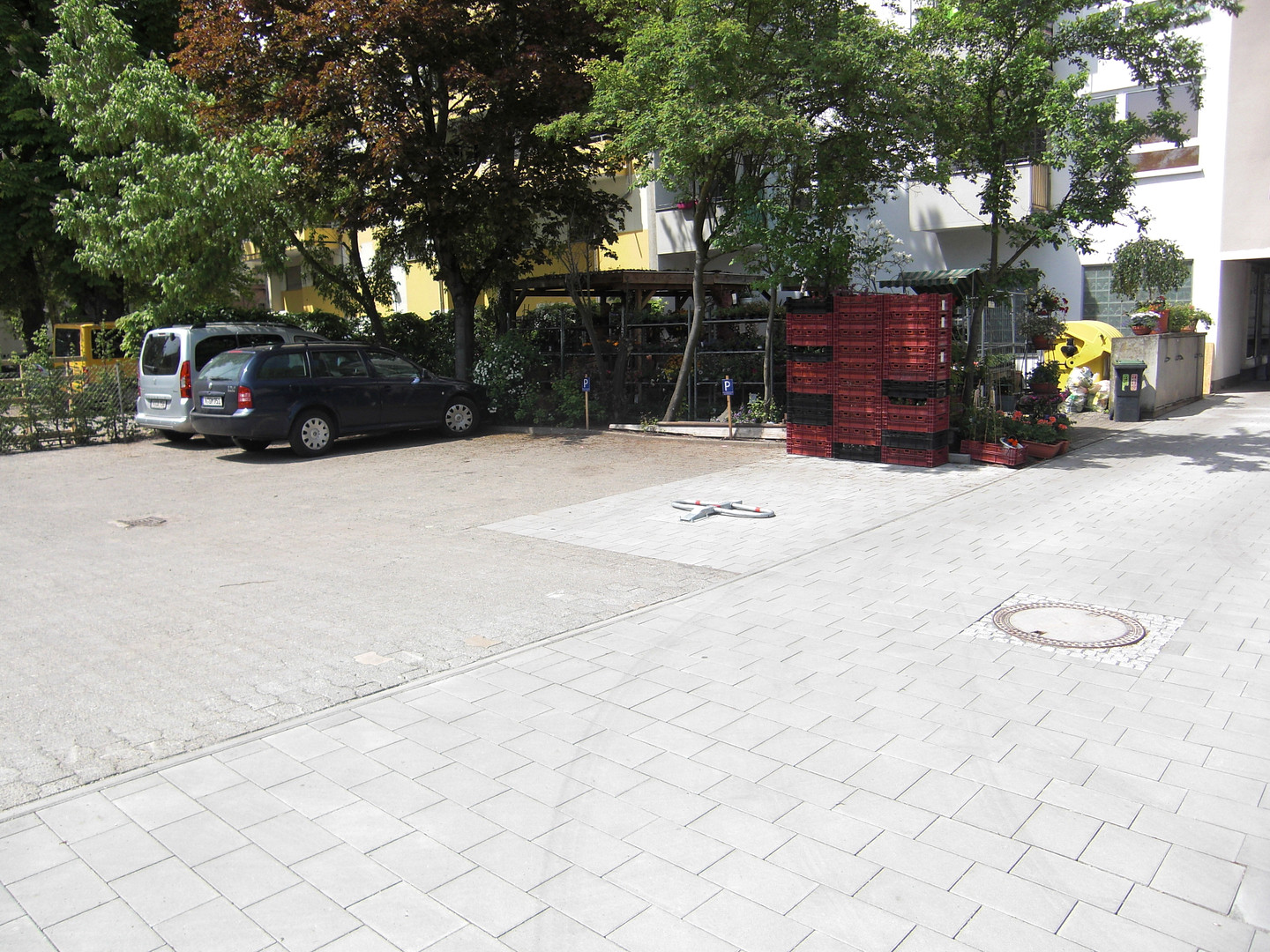Mehrfamilienhaus mit 8 Wohnungen+1 Gewerbe nach WEG geteilt, 4 Garagen, 7 Stellplätze – Nürnberg(Mögeldorf) – Vorschaubild 2