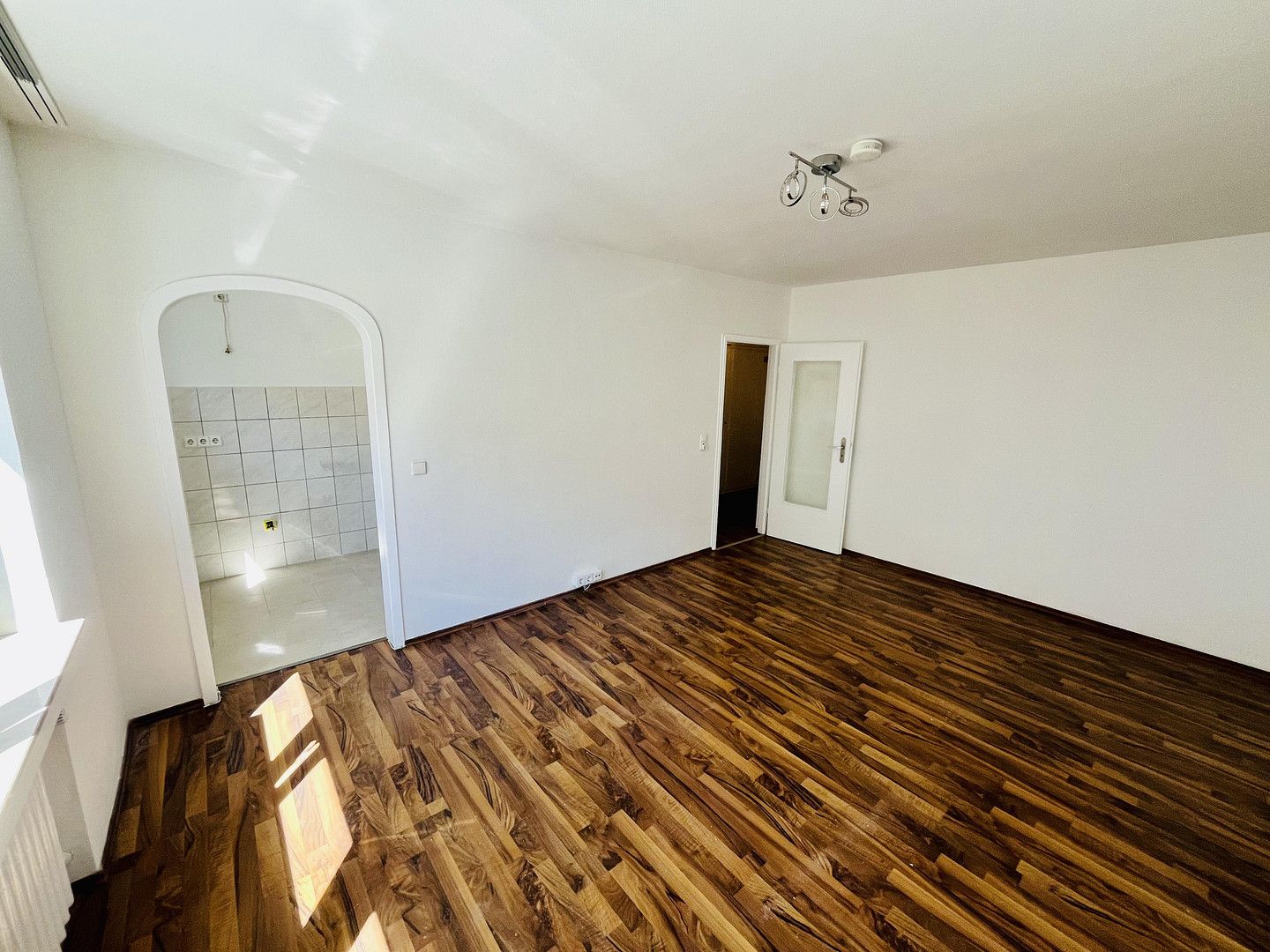 KÖLN-SÜDSTADT; LICHTDURCHFLUTETES 1 ZIMMER-APARTMENT – Köln(Innenstadt) – Vorschaubild 4