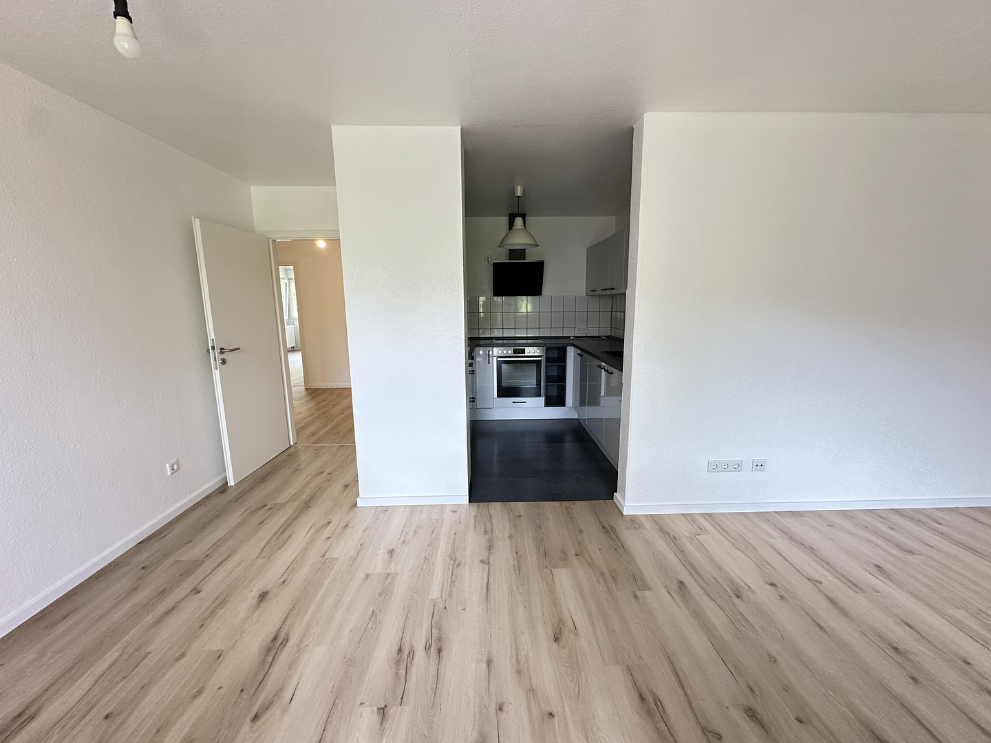 Familienfreundliche 4-Zimmer-Wohnung mit Balkon und moderner Raumaufteilung – Wolfringstr. 14, 90765 Fürth – Vorschaubild 8