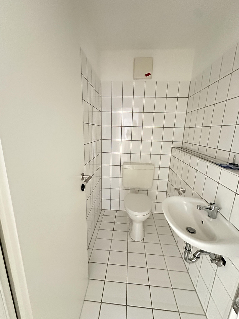 Familienfreundliche 4-Zimmer-Wohnung mit Balkon und moderner Raumaufteilung – Wolfringstr. 14, 90765 Fürth – Vorschaubild 13