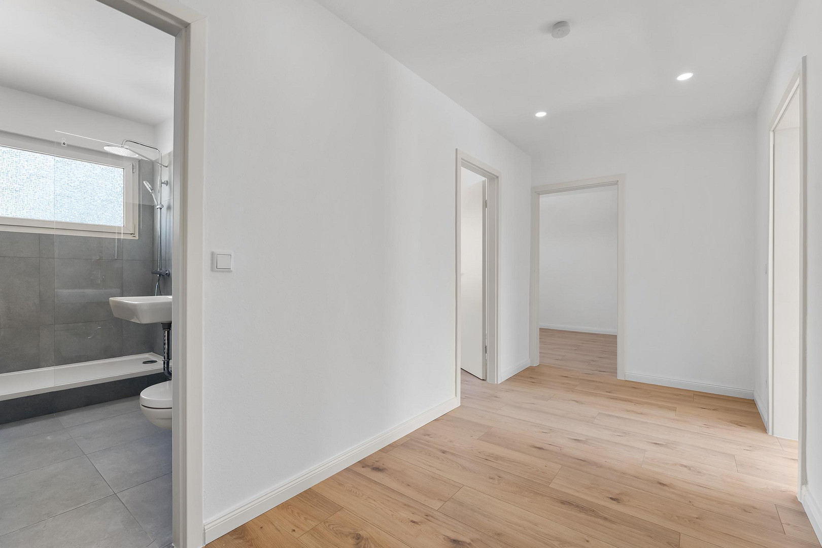 Modernisiert & bezugsfertig: Helle 2-Zimmer-Wohnung mit Südbalkon in Bremen-Osterholz – Kölner Straße 13, 28327 Bremen(Osterholz) – Vorschaubild 2