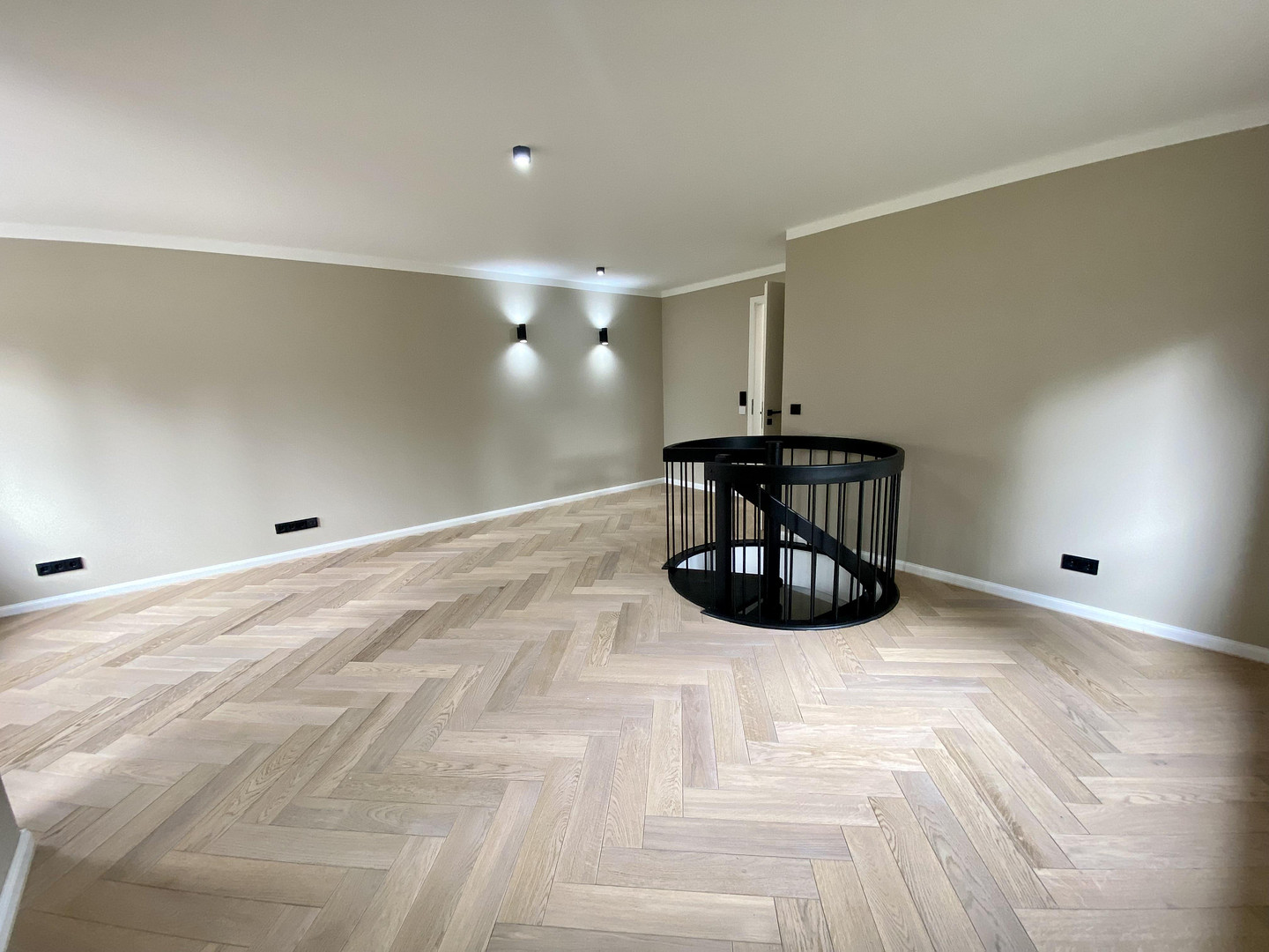 Traumhaft sanierte u- ruhige 2,5-Zi. Maisonette-Whg. mit Terrasse am Herzogpark und Engl. Garten – Pernerkreppe 26, 81925 München(Oberföhring) – Vorschaubild 16