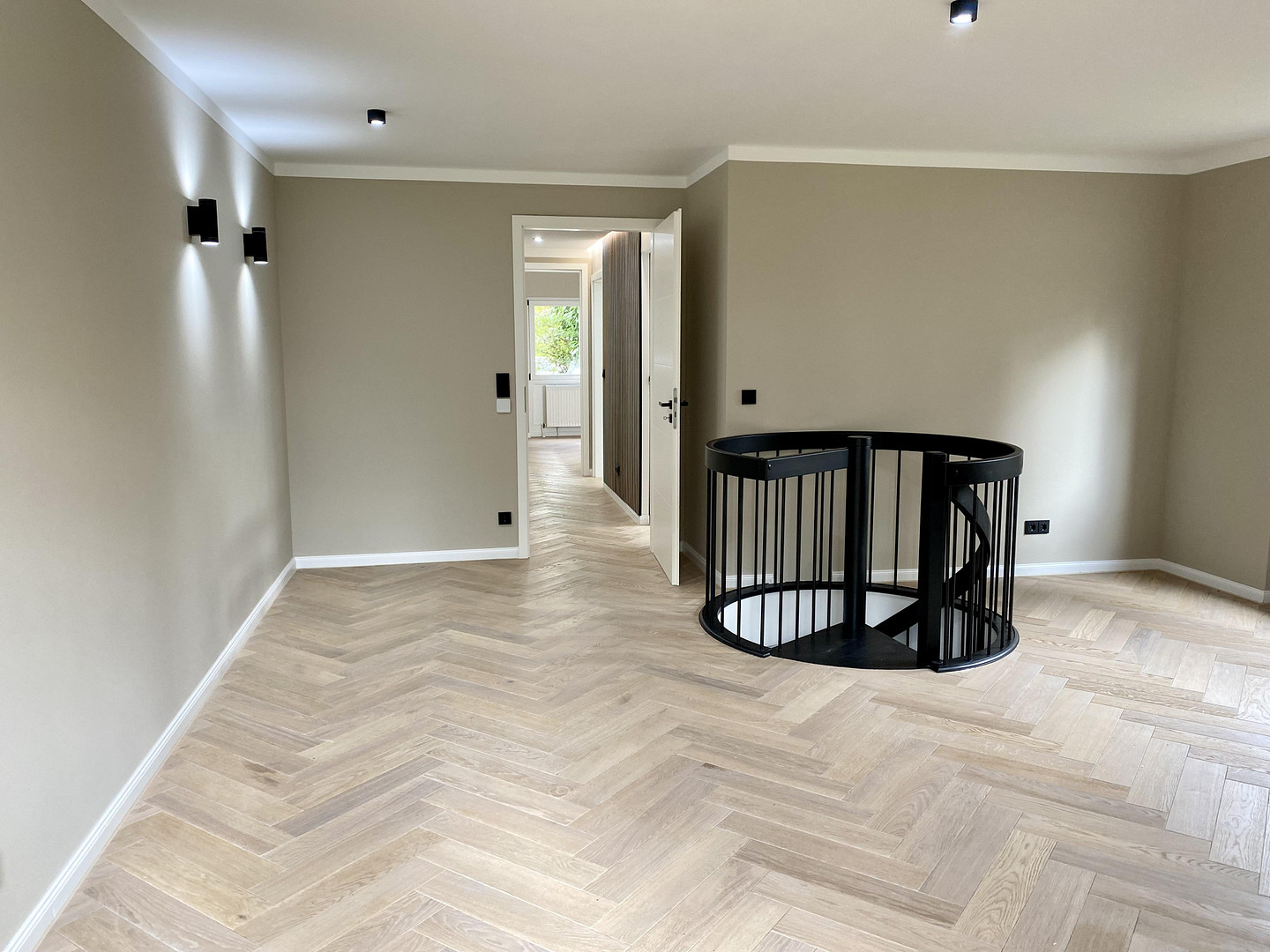 Traumhaft sanierte u- ruhige 2,5-Zi. Maisonette-Whg. mit Terrasse am Herzogpark und Engl. Garten – Pernerkreppe 26, 81925 München(Oberföhring) – Vorschaubild 17