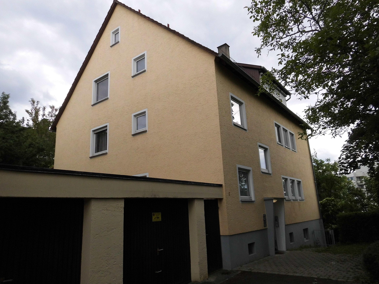 Stadthaus mit Charme, 7 Wohnungen und 4 Garagen – Stuttgart(Bad Cannstatt) – Vorschaubild 11