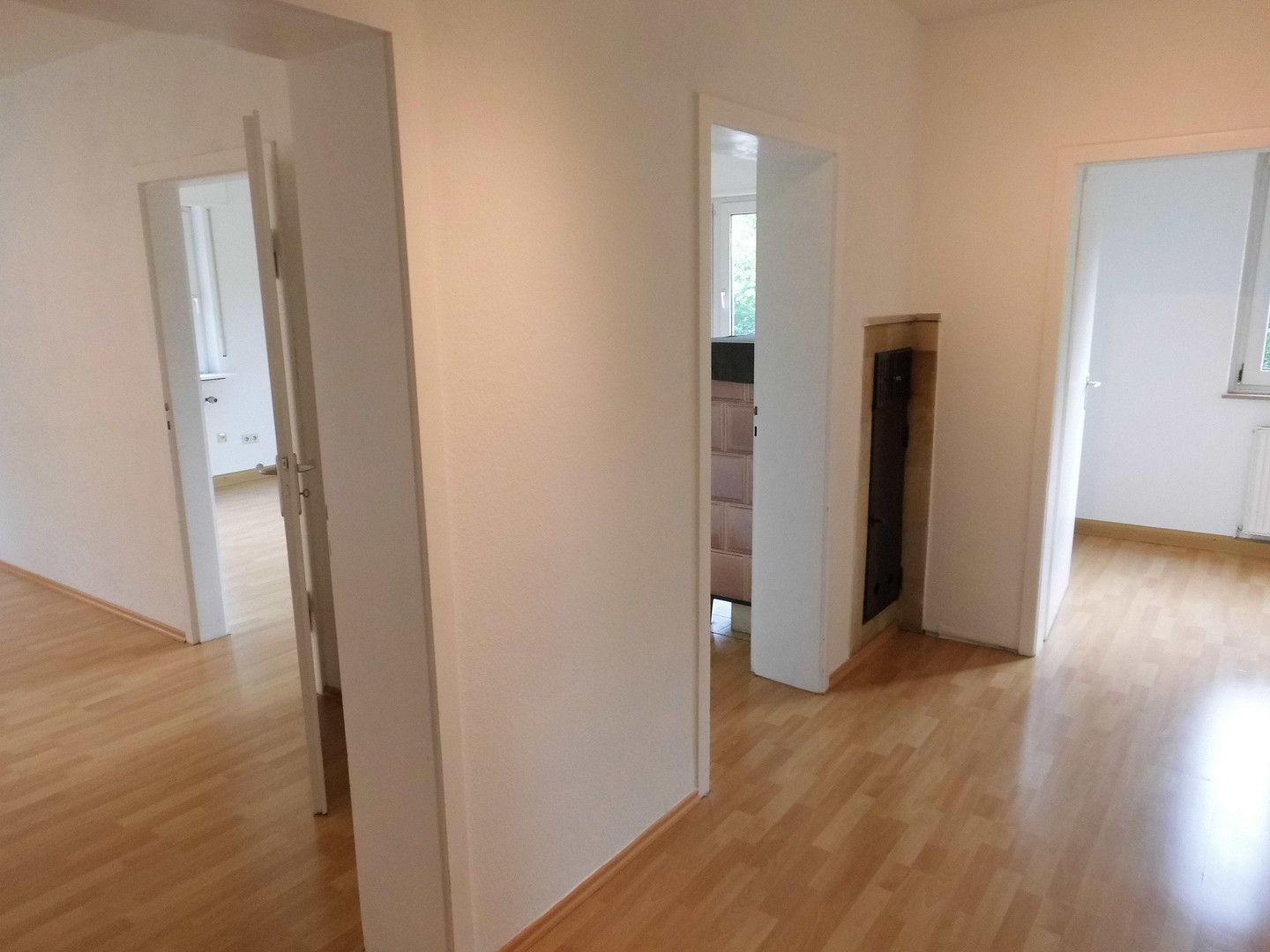 Stadthaus mit Charme, 7 Wohnungen und 4 Garagen – Stuttgart(Bad Cannstatt) – Vorschaubild 12