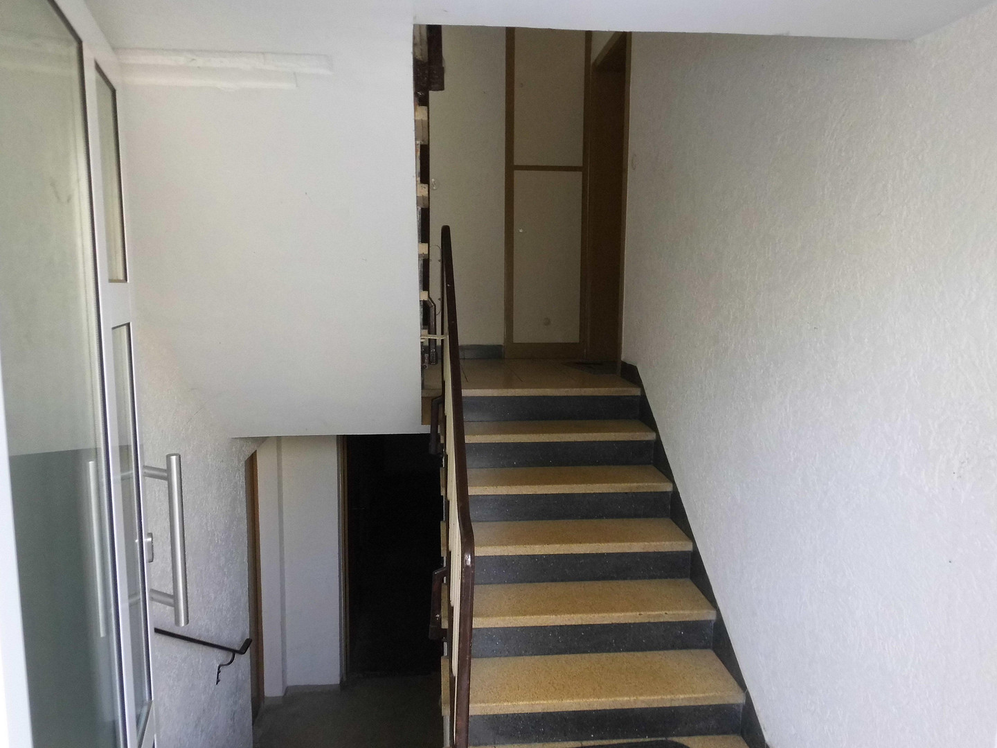 Stadthaus mit Charme, 7 Wohnungen und 4 Garagen – Stuttgart(Bad Cannstatt) – Vorschaubild 6
