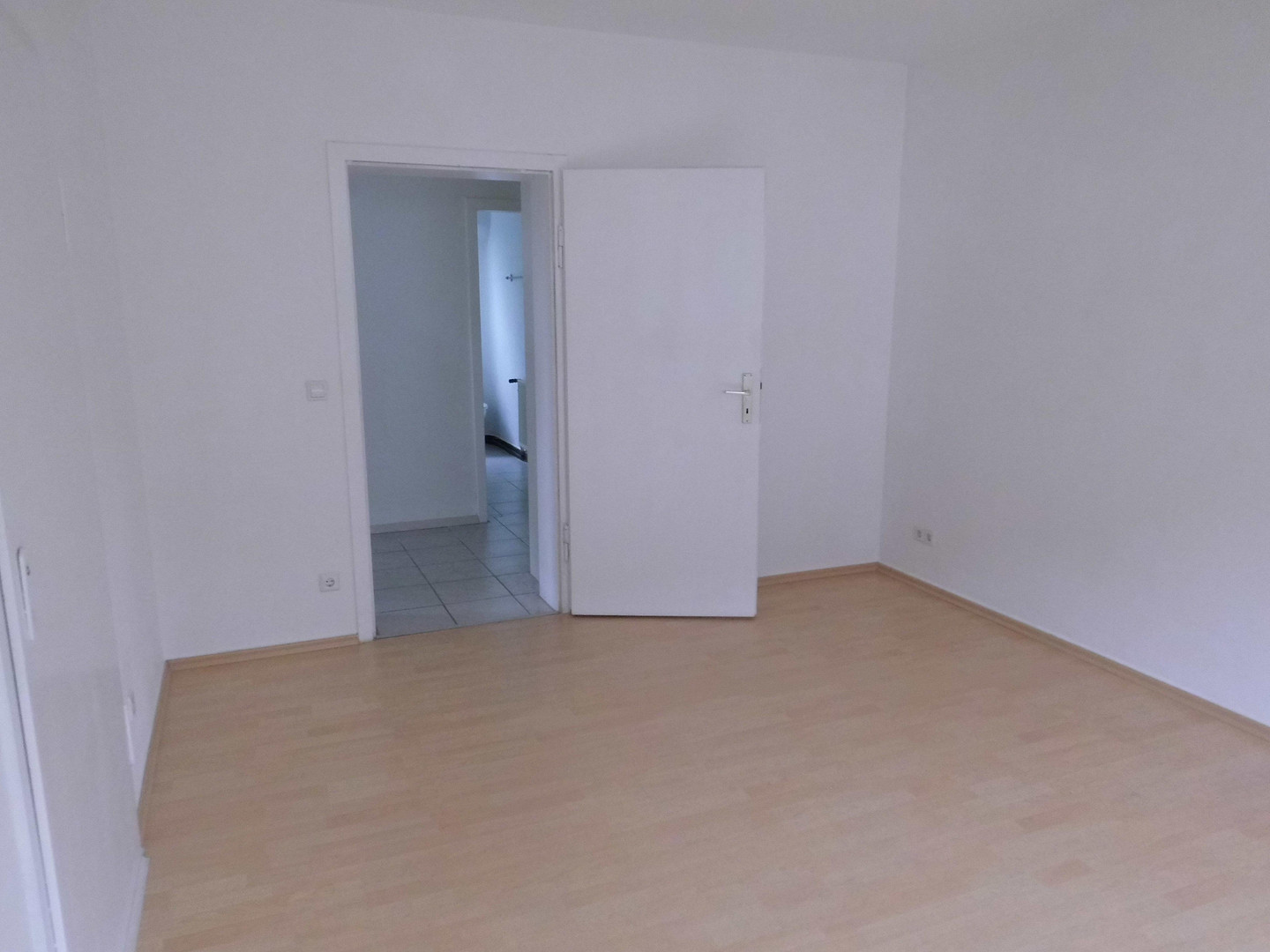 Stadthaus mit Charme, 7 Wohnungen und 4 Garagen – Stuttgart(Bad Cannstatt) – Vorschaubild 9