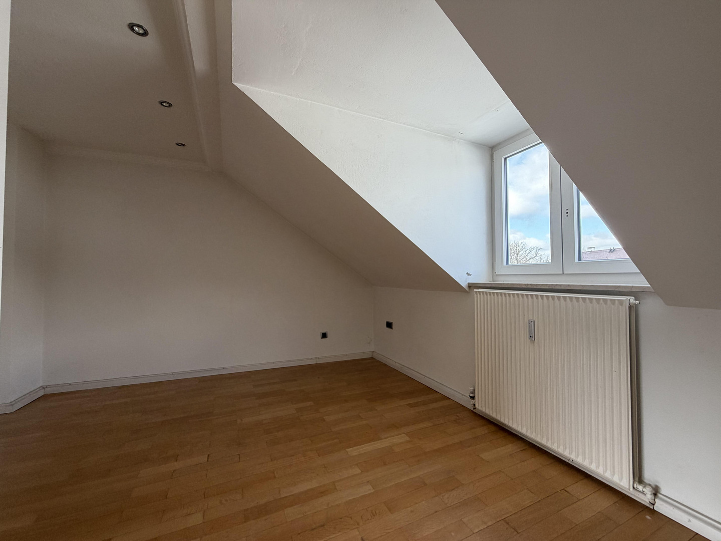 Bezugsfrei! Attraktive 3-Zimmer-Dachgeschosswohnung im Herzen von Dachau! – Brucker Str. 1, 85221 Dachau – Vorschaubild 12