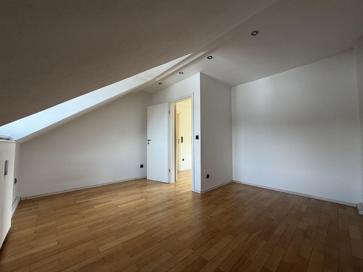 Bezugsfrei! Attraktive 3-Zimmer-Dachgeschosswohnung im Herzen von Dachau! – Brucker Str. 1, 85221 Dachau – Vorschaubild 13
