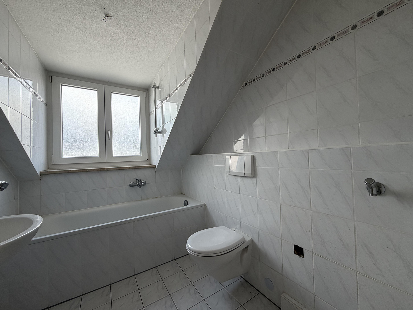 Bezugsfrei! Attraktive 3-Zimmer-Dachgeschosswohnung im Herzen von Dachau! – Brucker Str. 1, 85221 Dachau – Vorschaubild 5