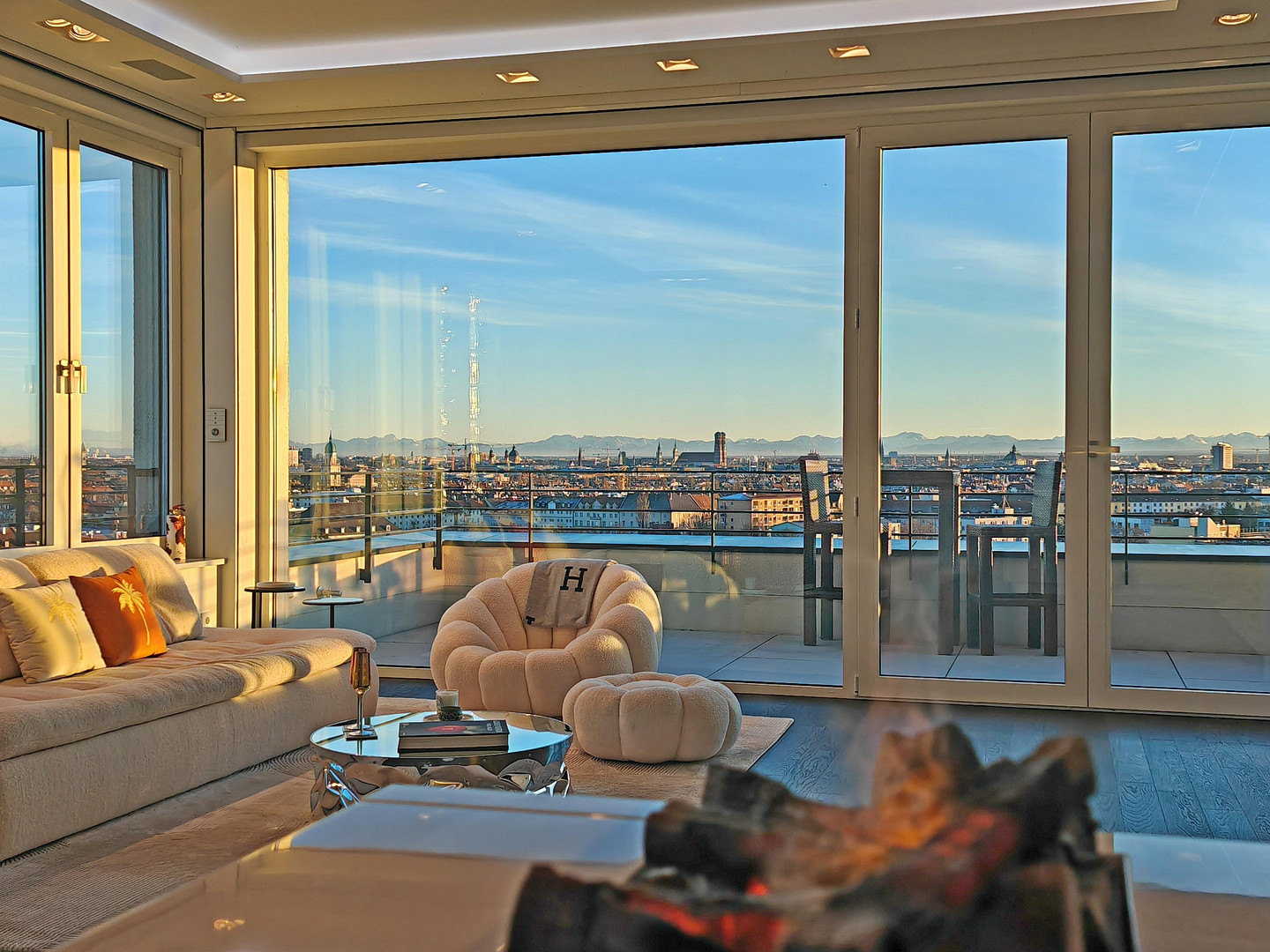 Einmalige CHANCE: Munich's Penthouse No.1 - Wohnen mit Münchens bekanntestem Panorama – München(Schwabing) – Vorschaubild 2