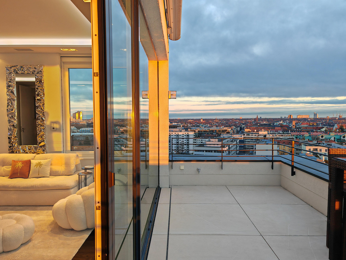 Einmalige CHANCE: Munich's Penthouse No.1 - Wohnen mit Münchens bekanntestem Panorama – München(Schwabing) – Vorschaubild 6