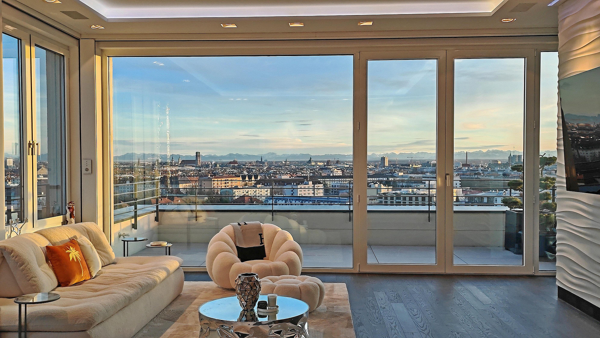 Einmalige CHANCE: Munich's Penthouse No.1 - Wohnen mit Münchens bekanntestem Panorama – München(Schwabing) – Vorschaubild 3
